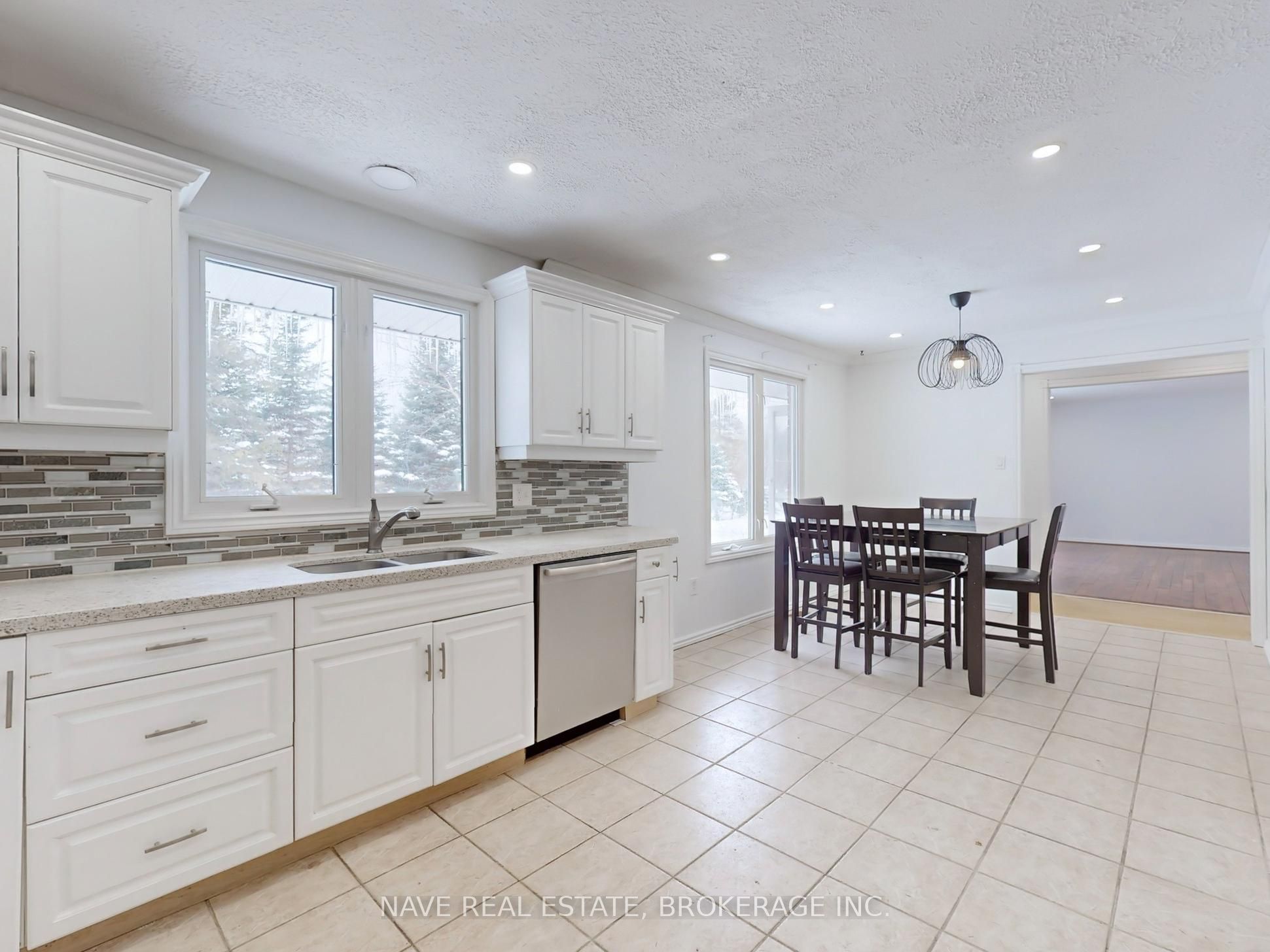 20015 Bathurst Street Property Photo 9