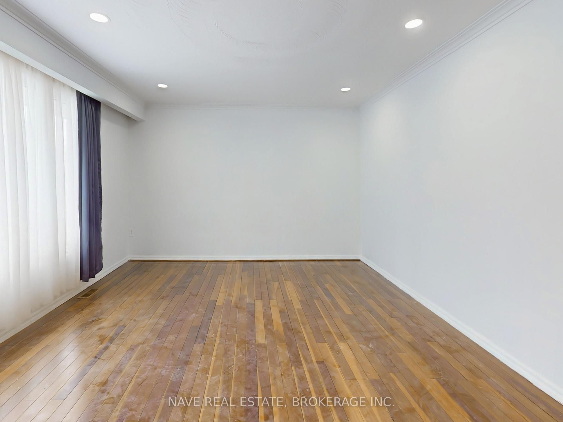 20015 Bathurst Street Property Photo 10