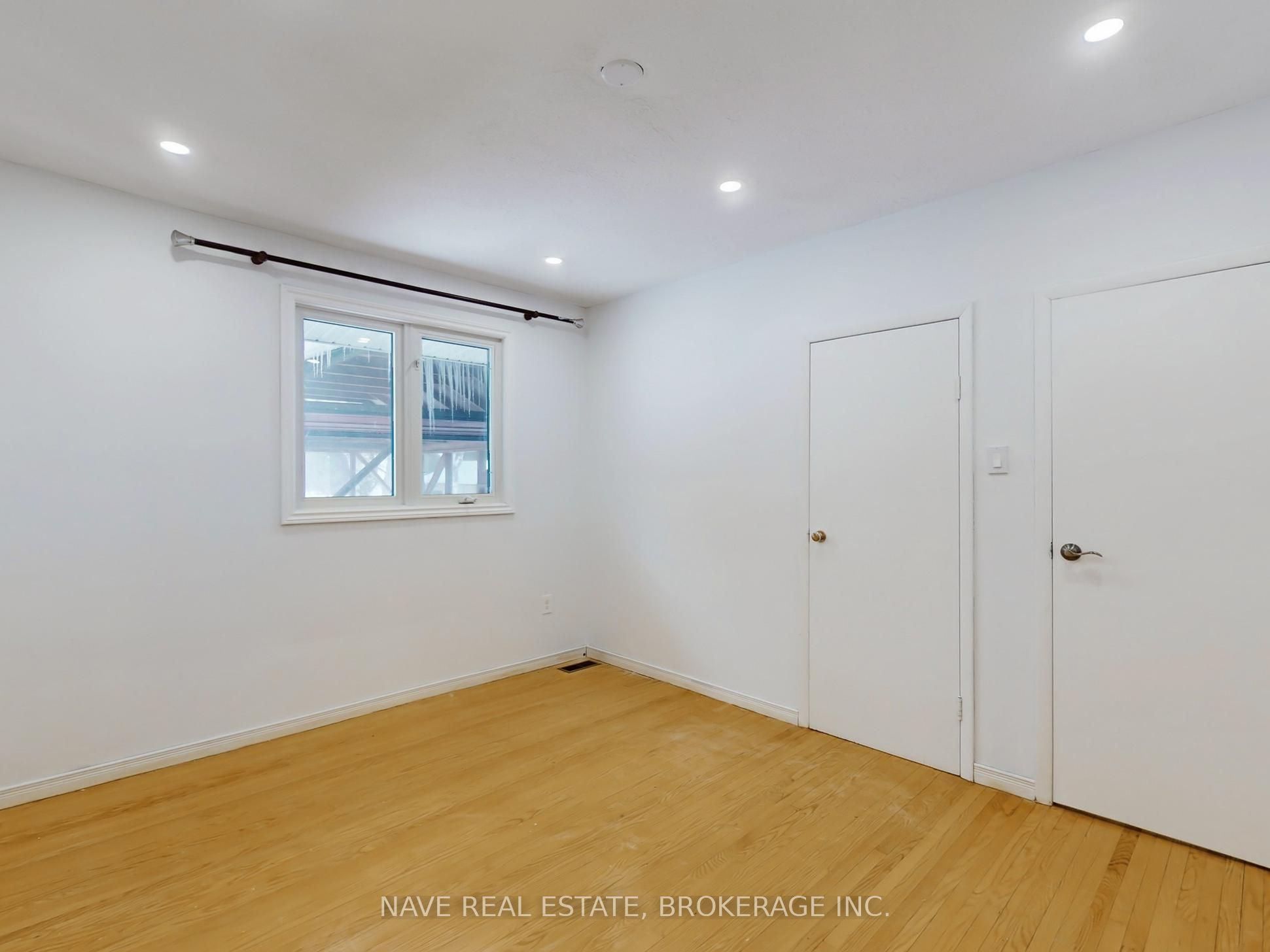 20015 Bathurst Street Property Photo 11