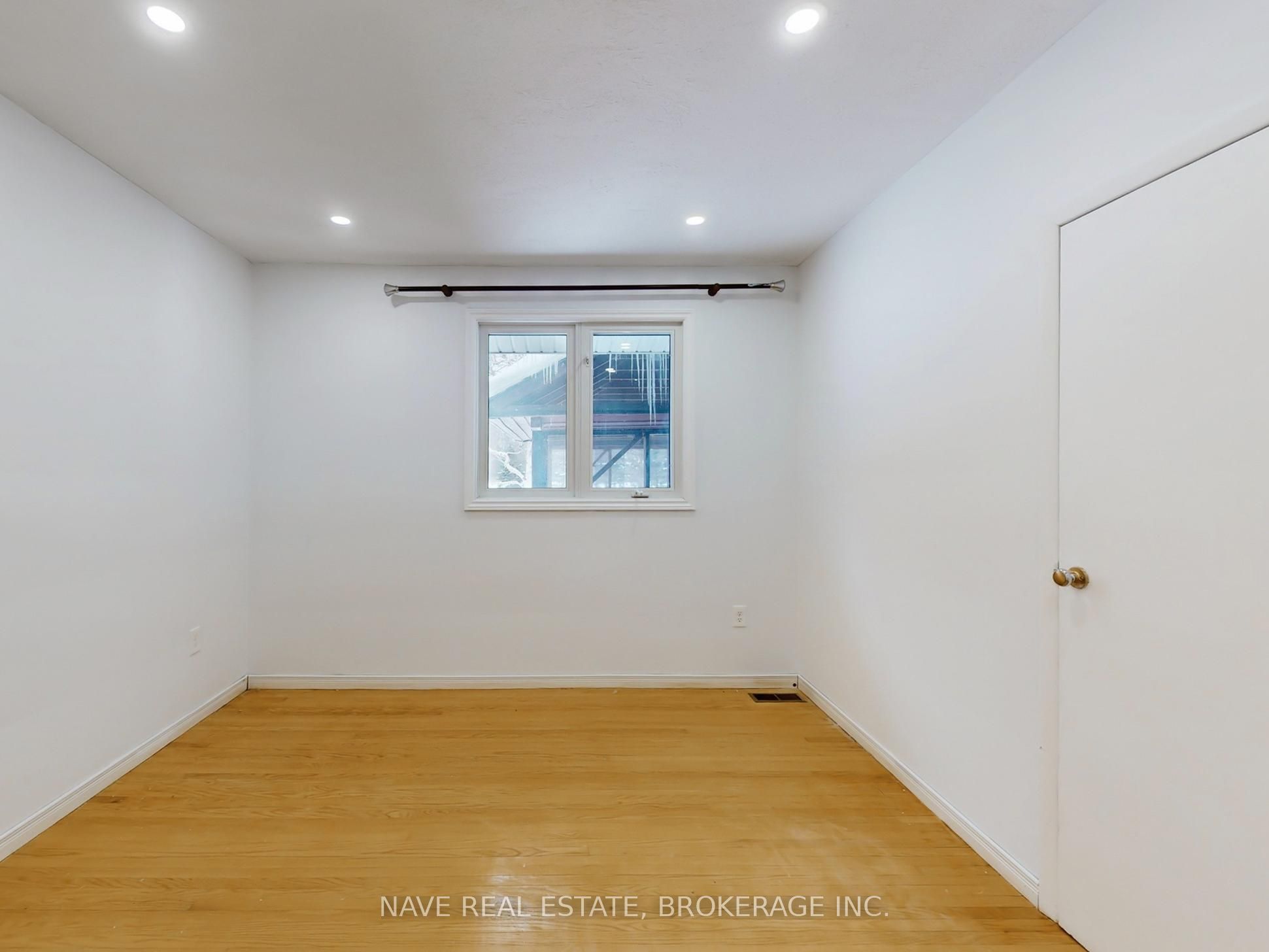 20015 Bathurst Street Property Photo 14