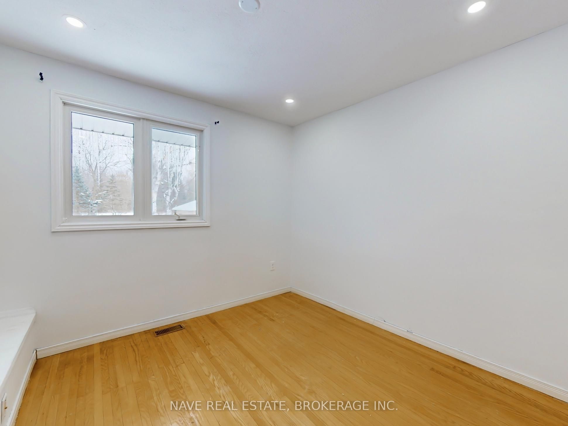 20015 Bathurst Street Property Photo 16