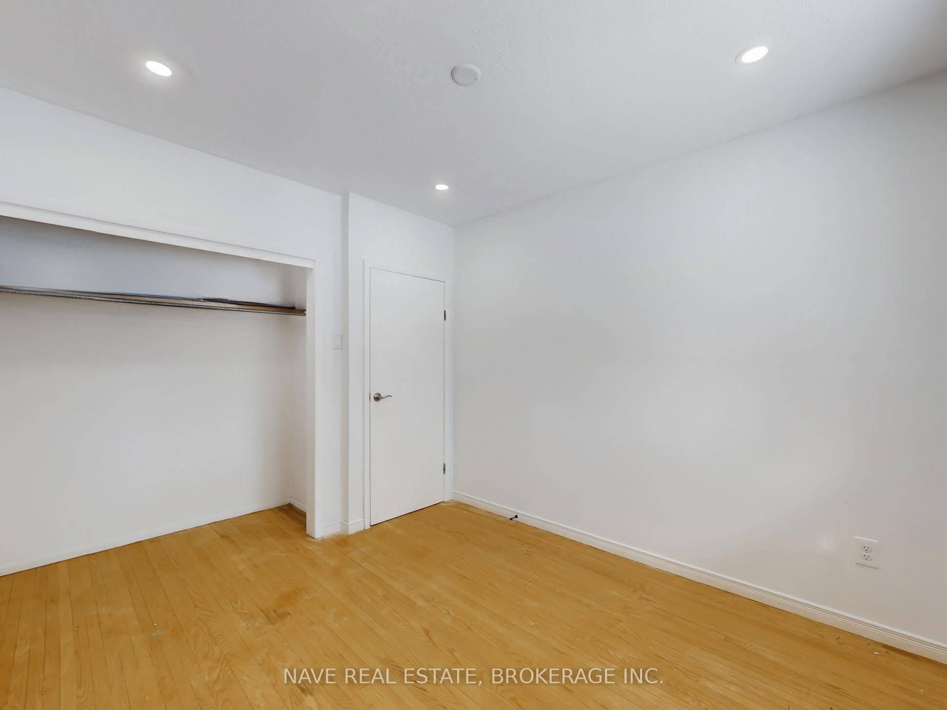 20015 Bathurst Street Property Photo 17