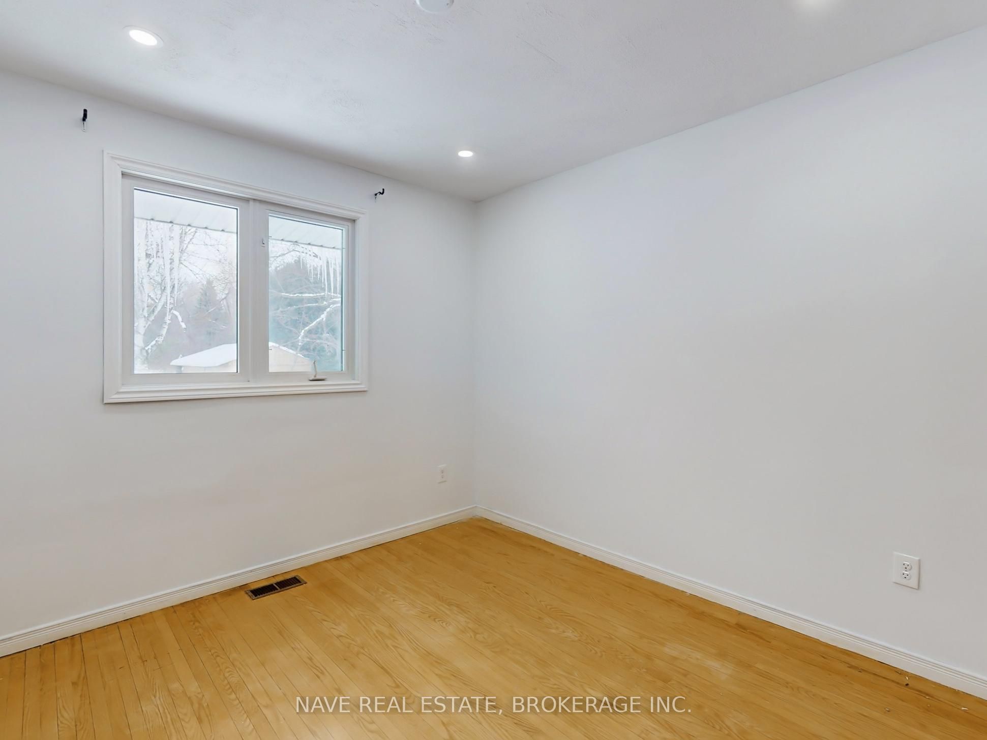 20015 Bathurst Street Property Photo 18