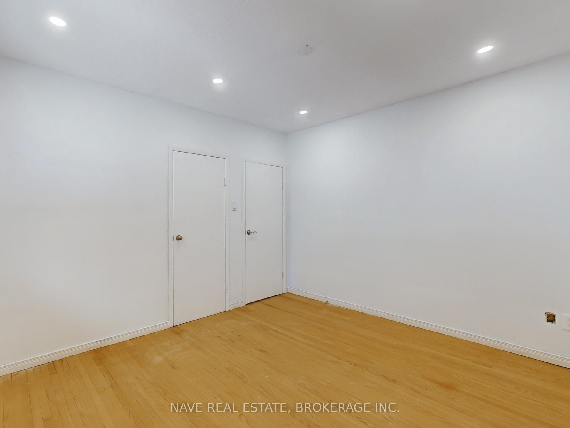 20015 Bathurst Street Property Photo 20