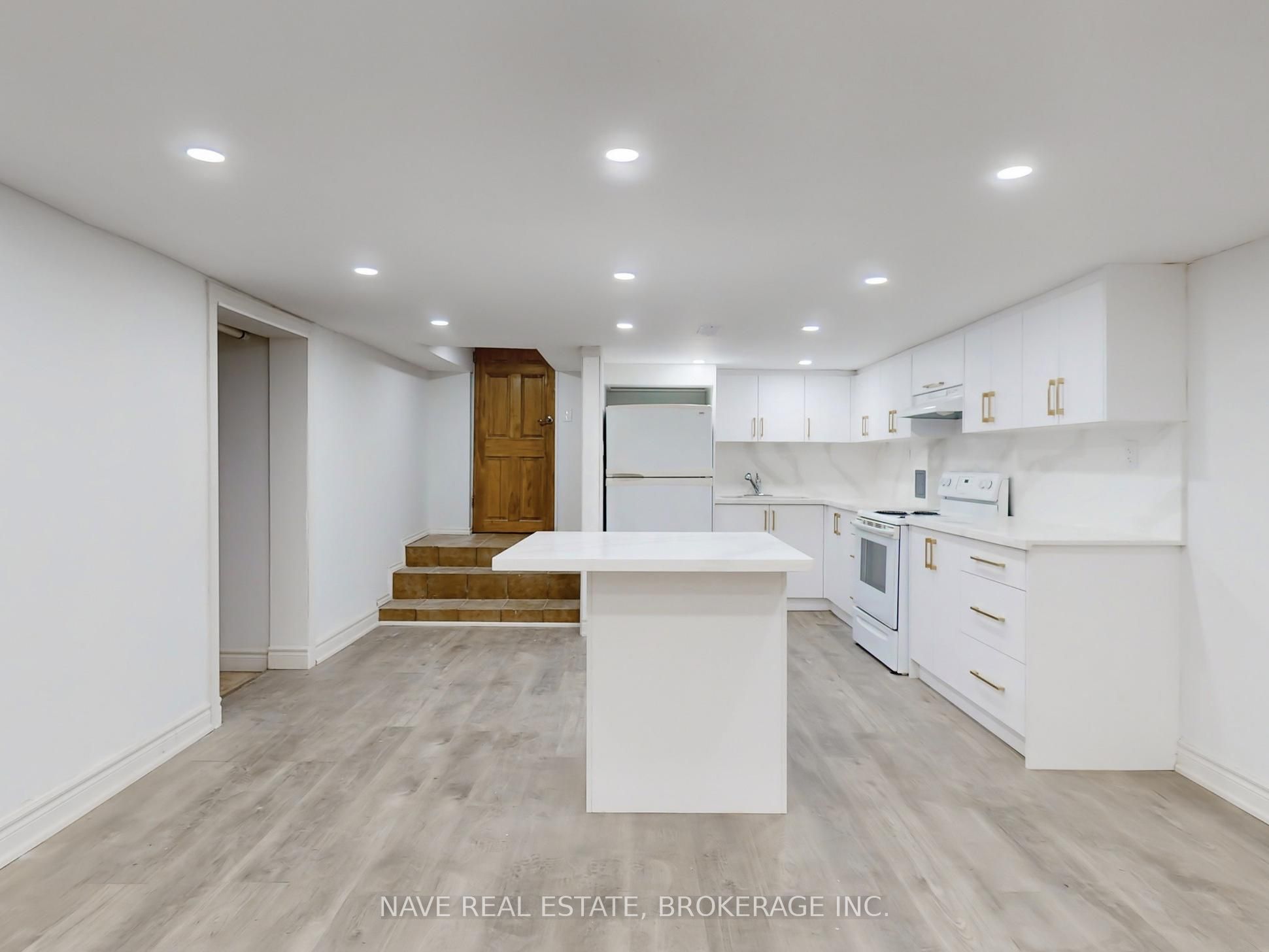 20015 Bathurst Street Property Photo 23