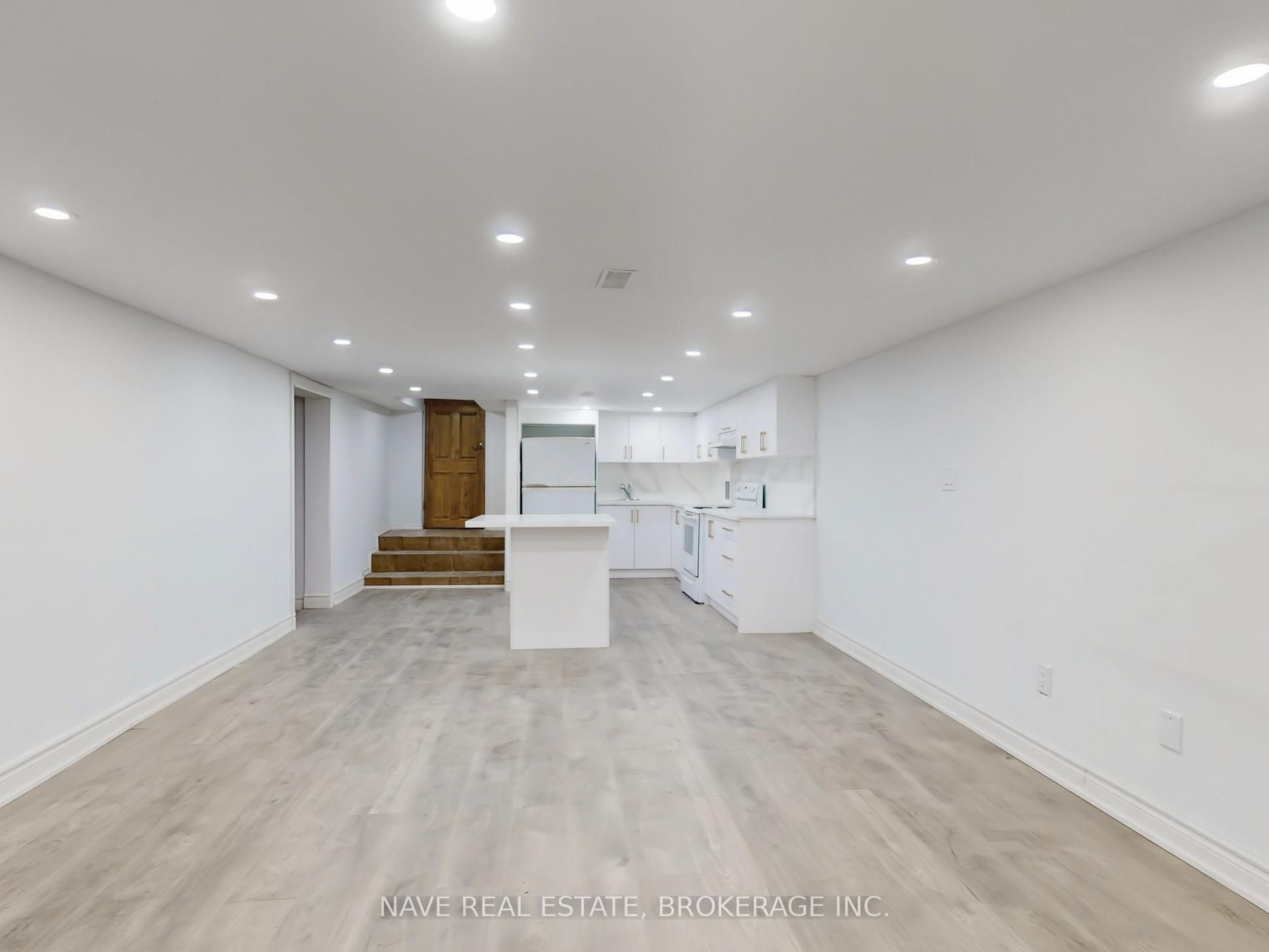 20015 Bathurst Street Property Photo 24