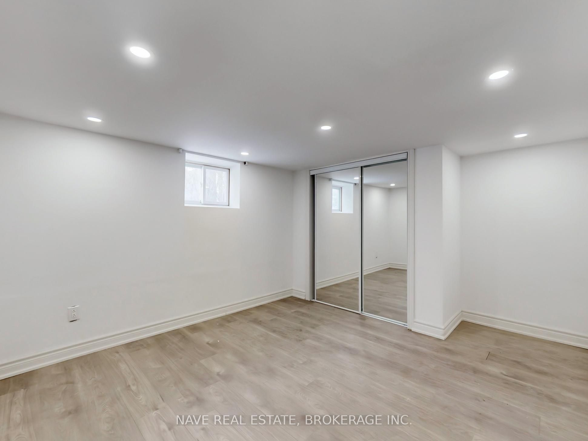 20015 Bathurst Street Property Photo 29