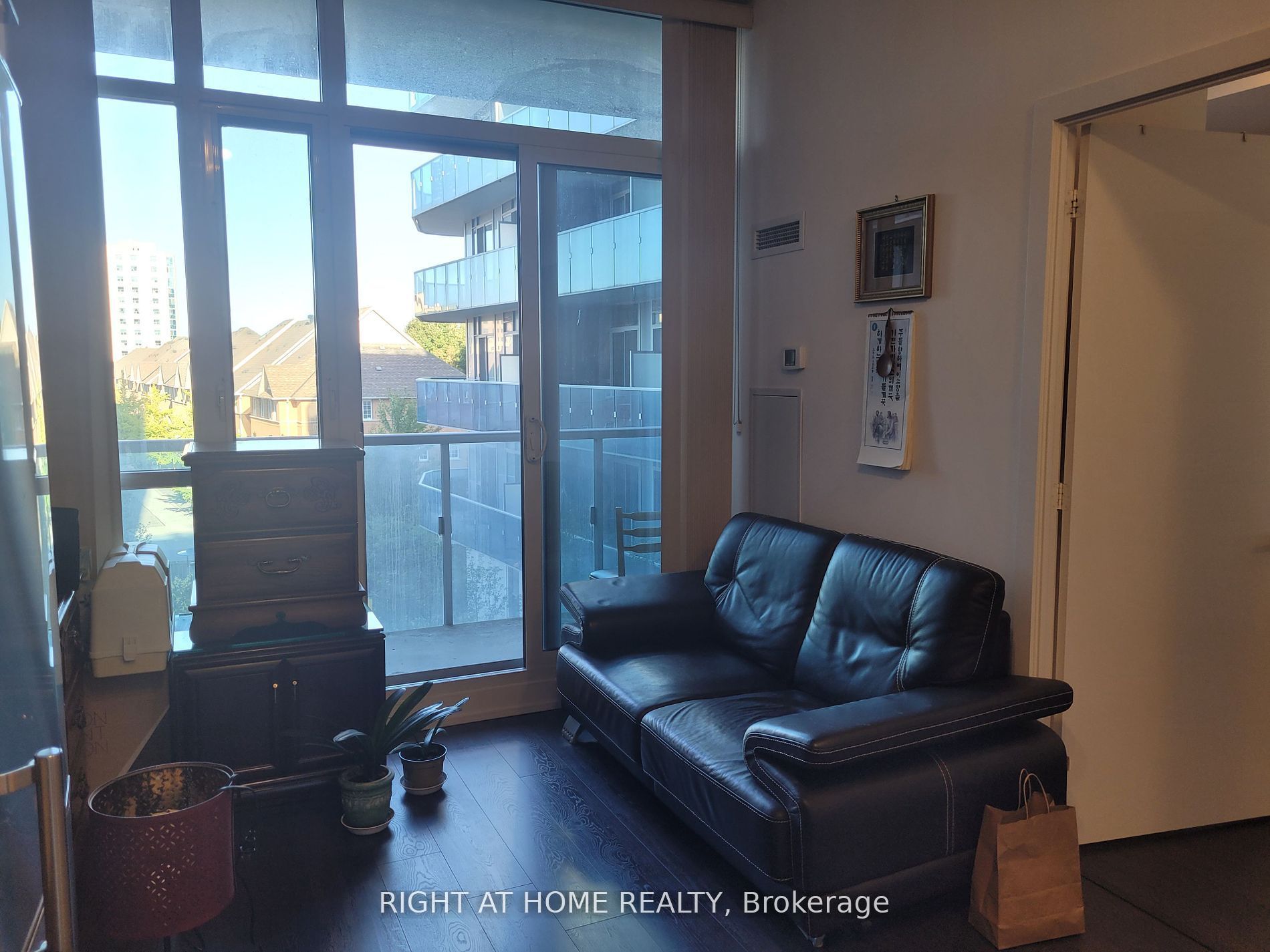 9471 Yonge St Property Photo 3