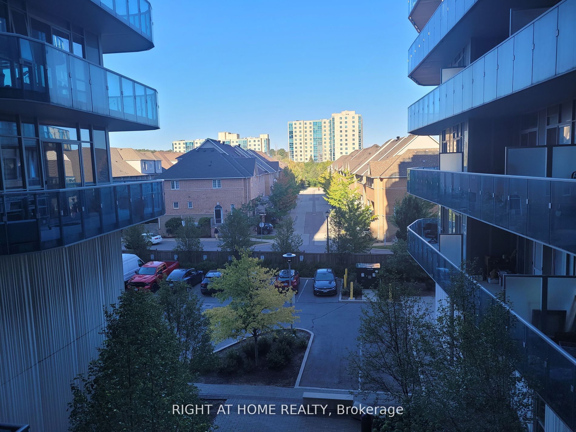 9471 Yonge St Property Photo 6