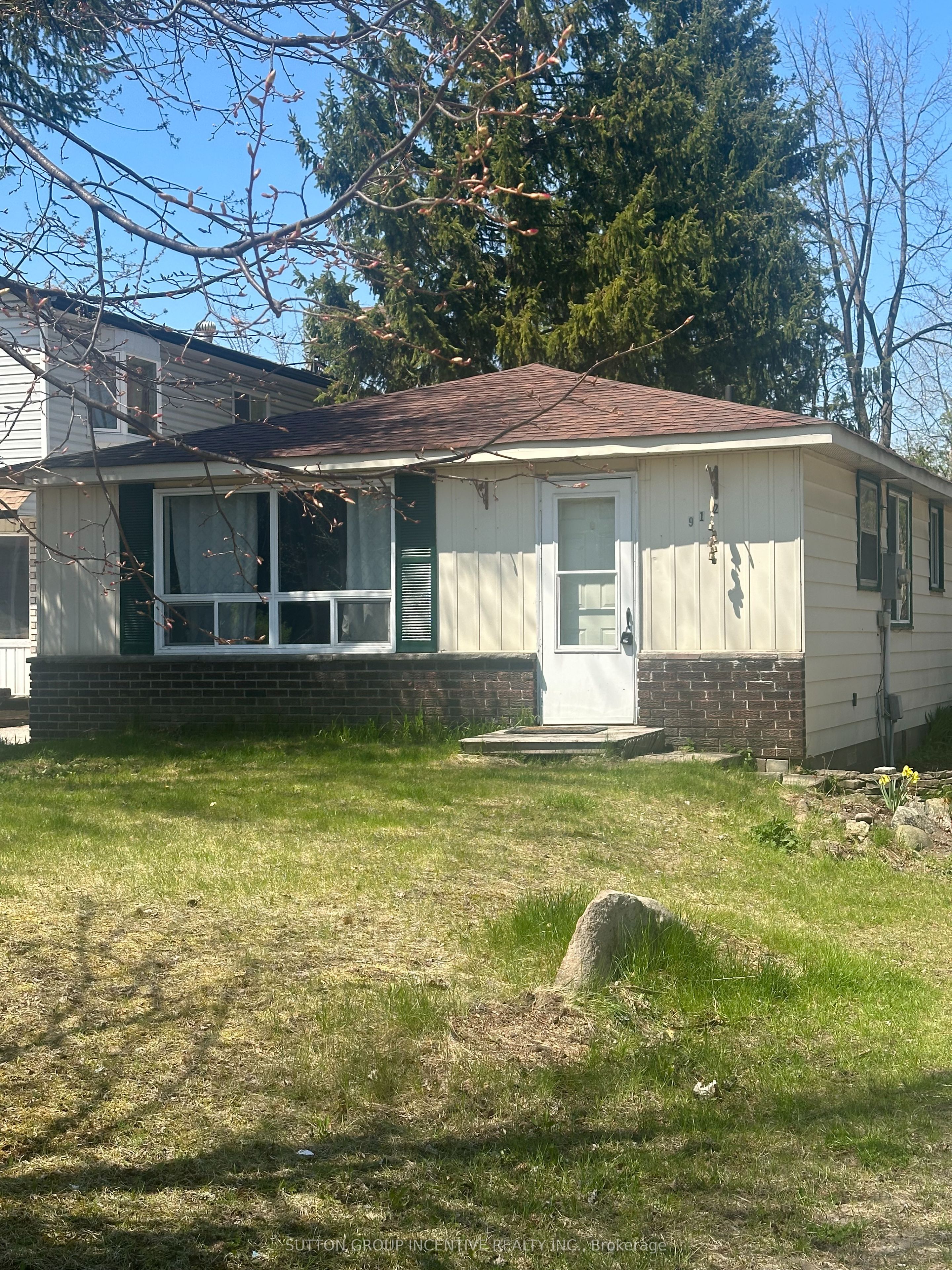 912 Innisfil Beach Rd Property Photo 1