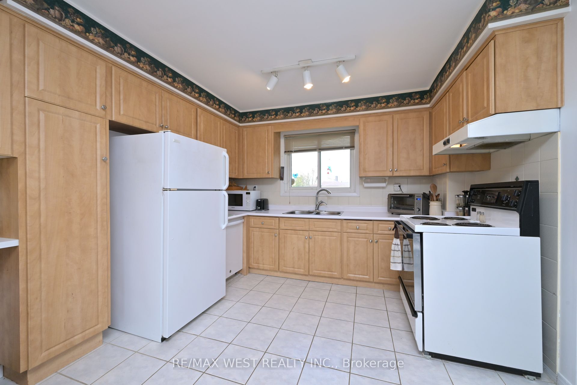 3 Henry Gate Property Photo 12