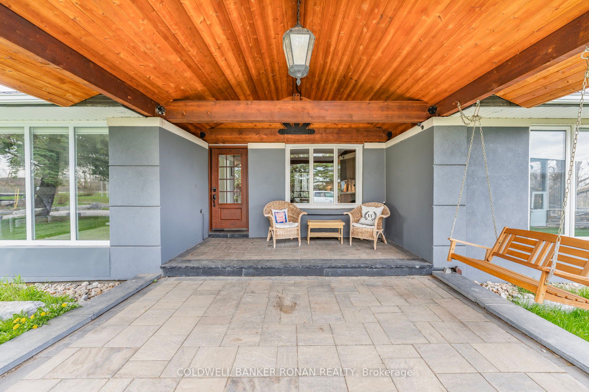 1382 10th Line Property Photo 4