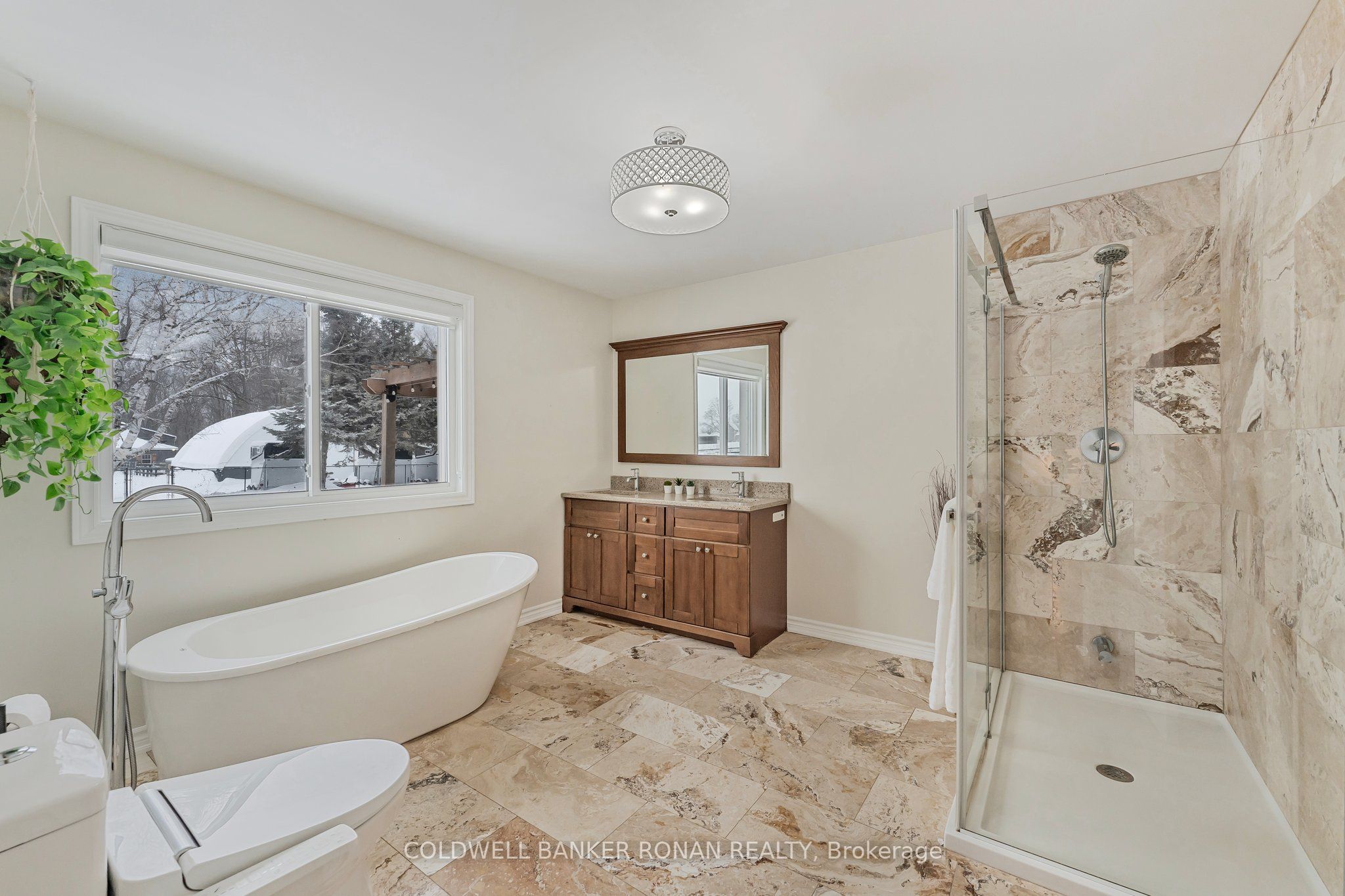 1382 10th Line Property Photo 26