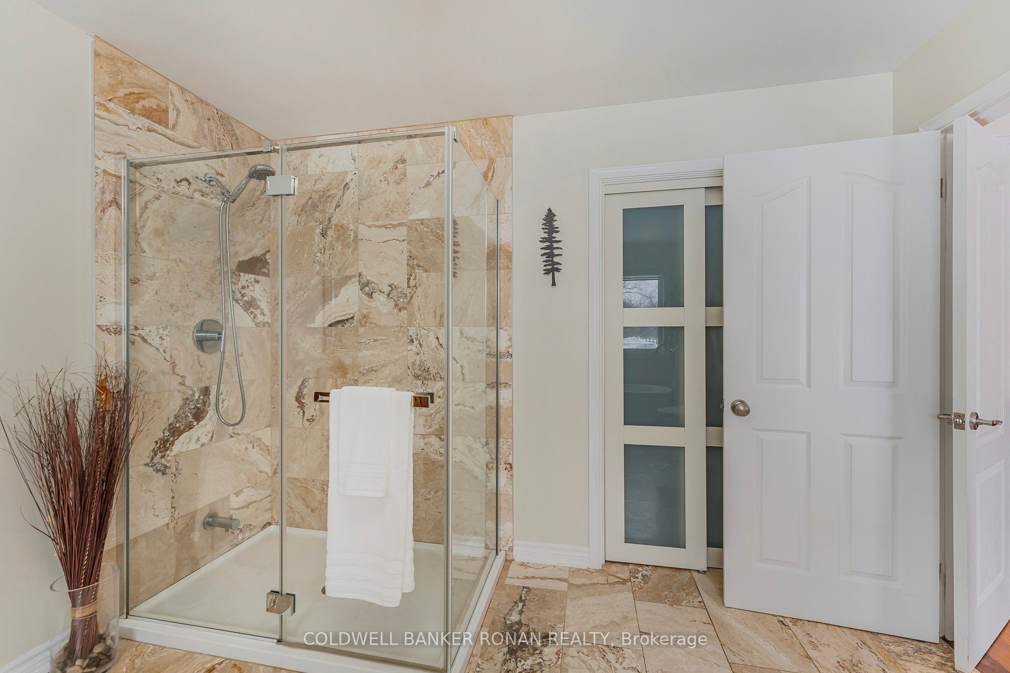 1382 10th Line Property Photo 27