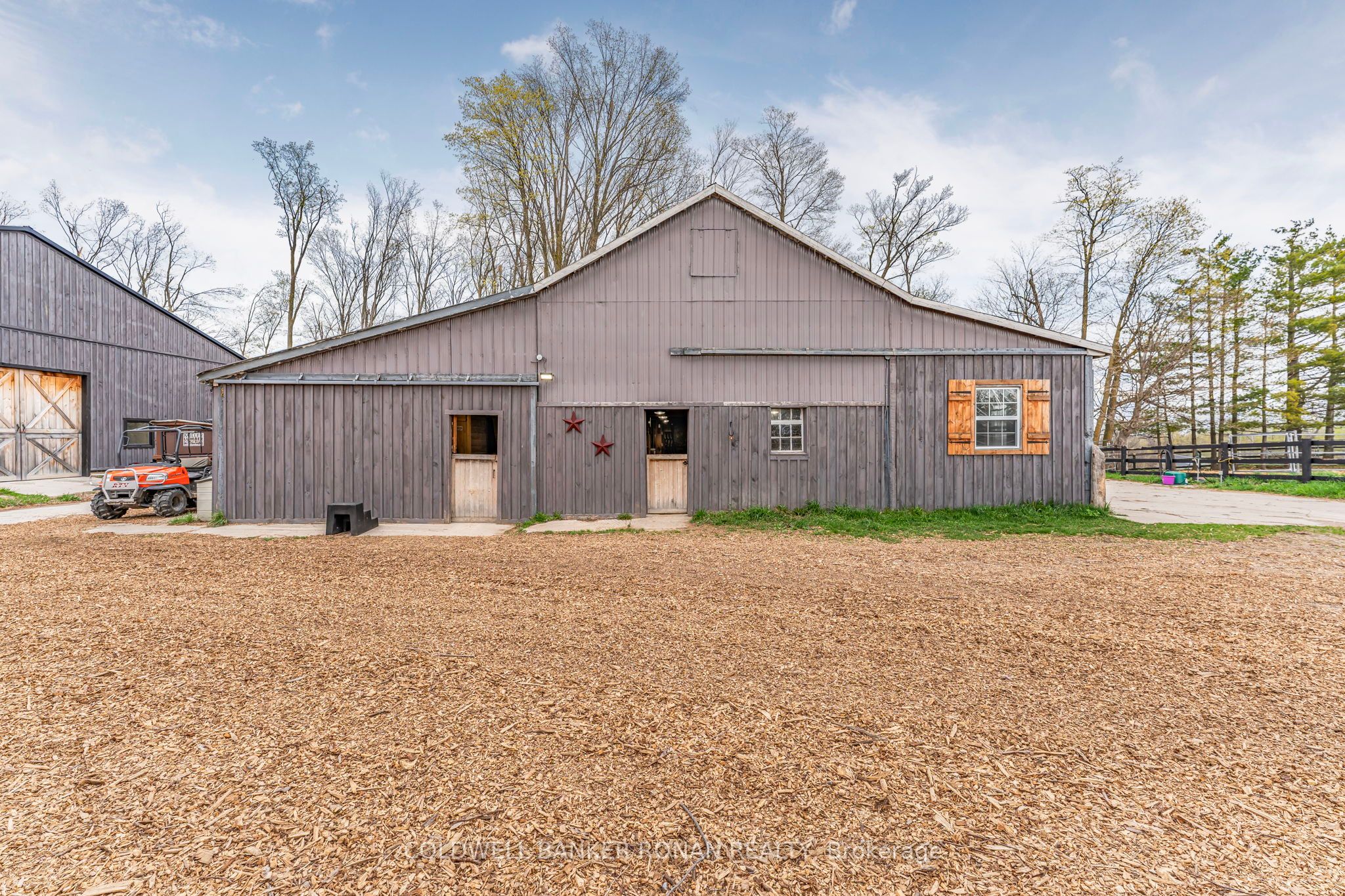1382 10th Line Property Photo 44