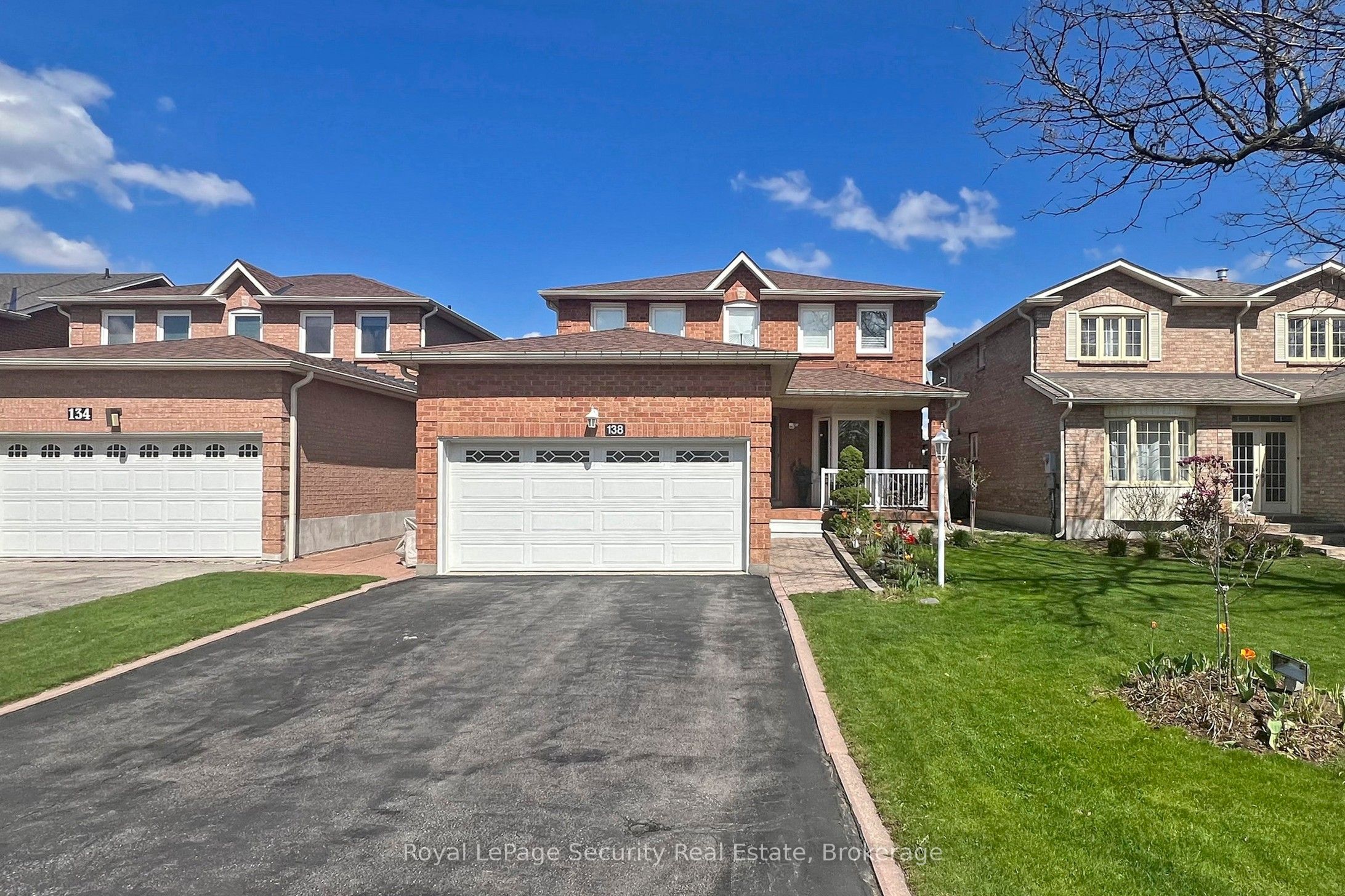 138 Largo Crescent Property Photo 1