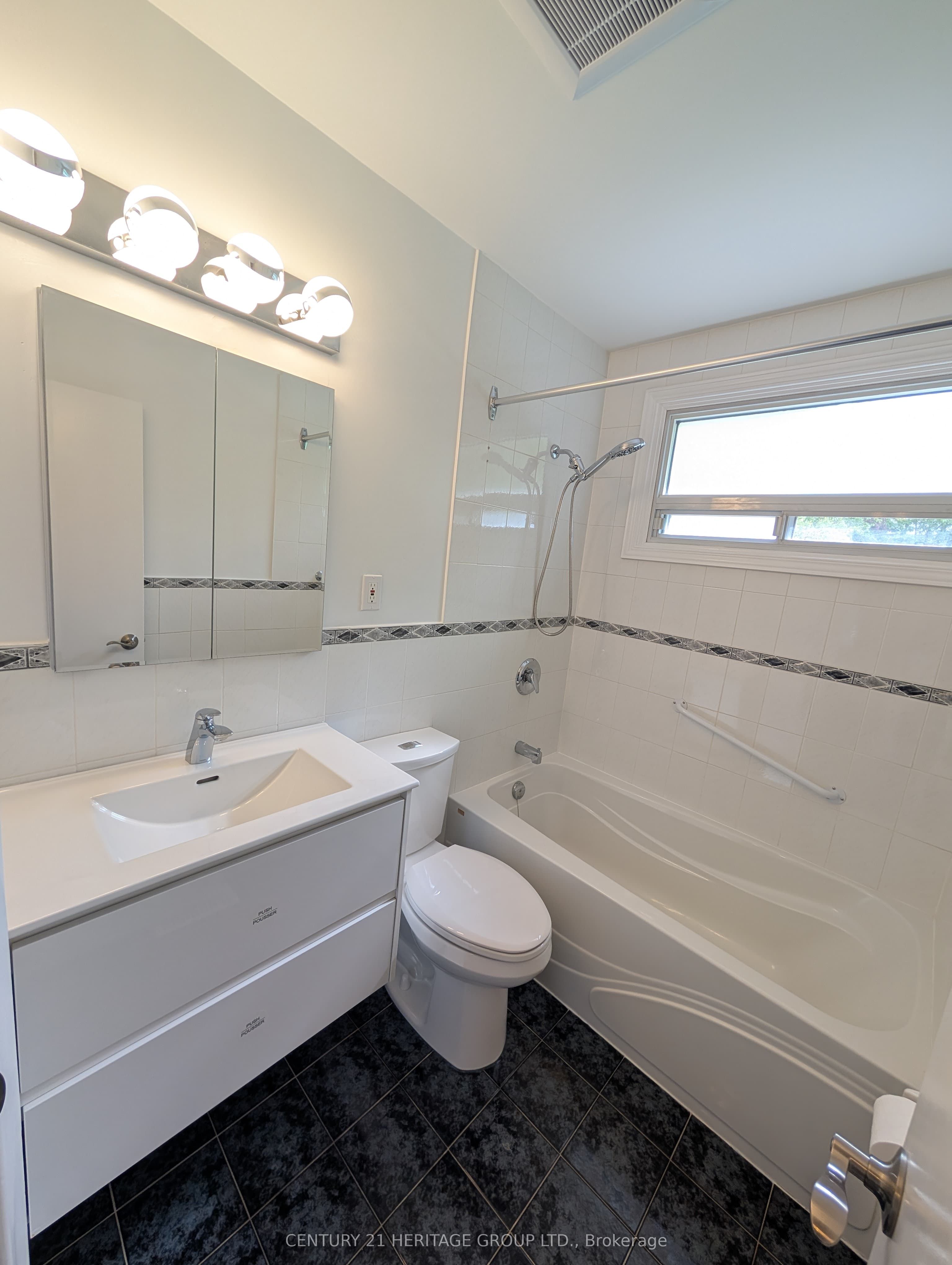 232 Blue Grass Boulevard Property Photo 8