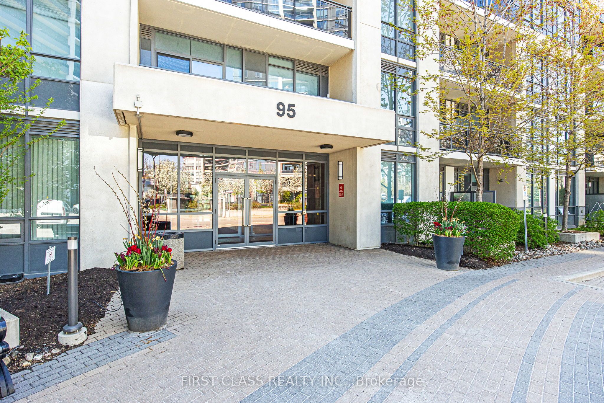 #ph1 - 95 North Park Road Property Photo 2