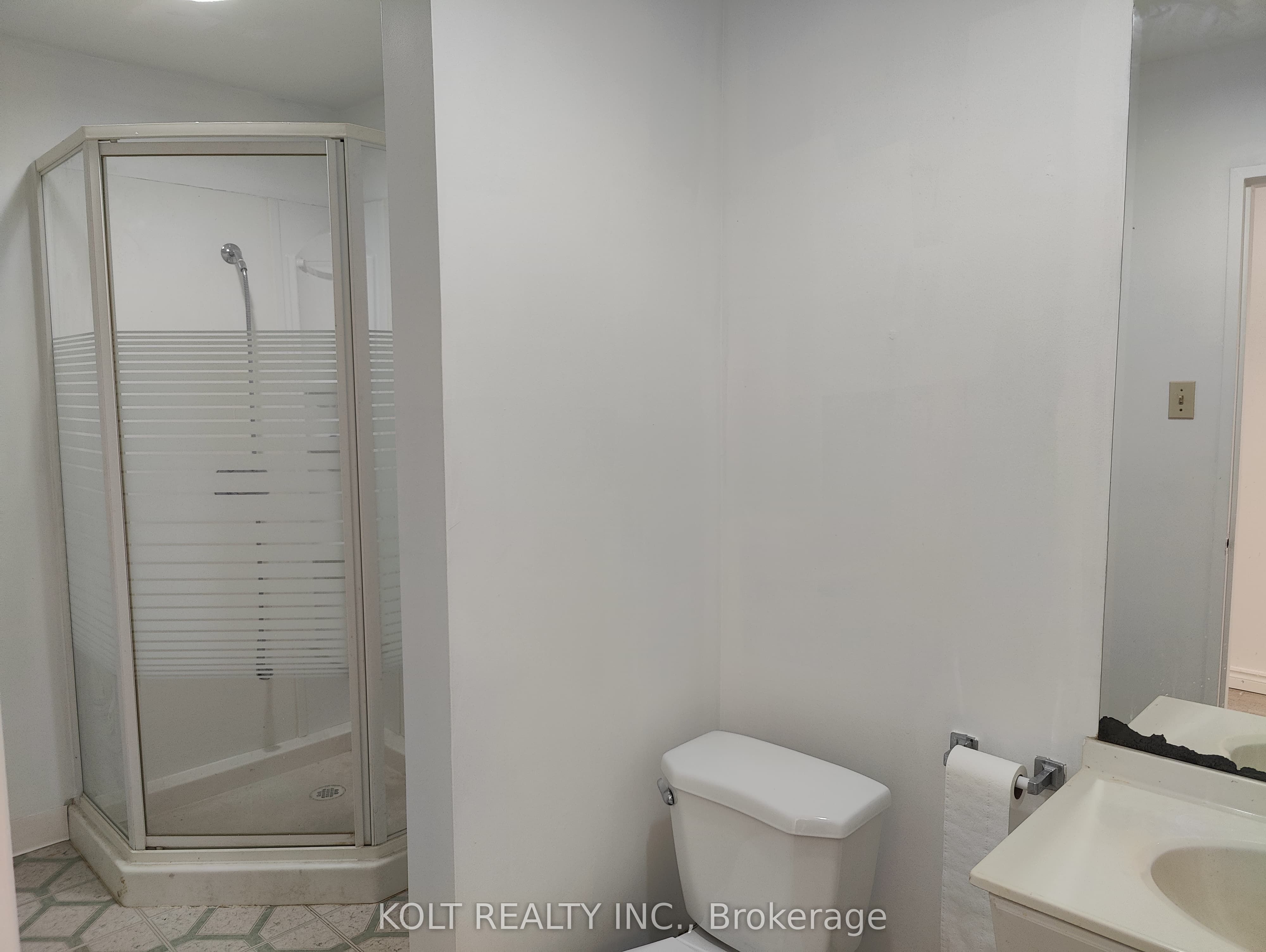 300 Esna Park Drive 28 Property Photo 7