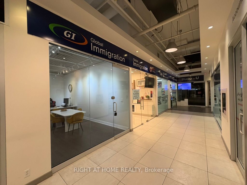 7181 Yonge St Property Photo 3