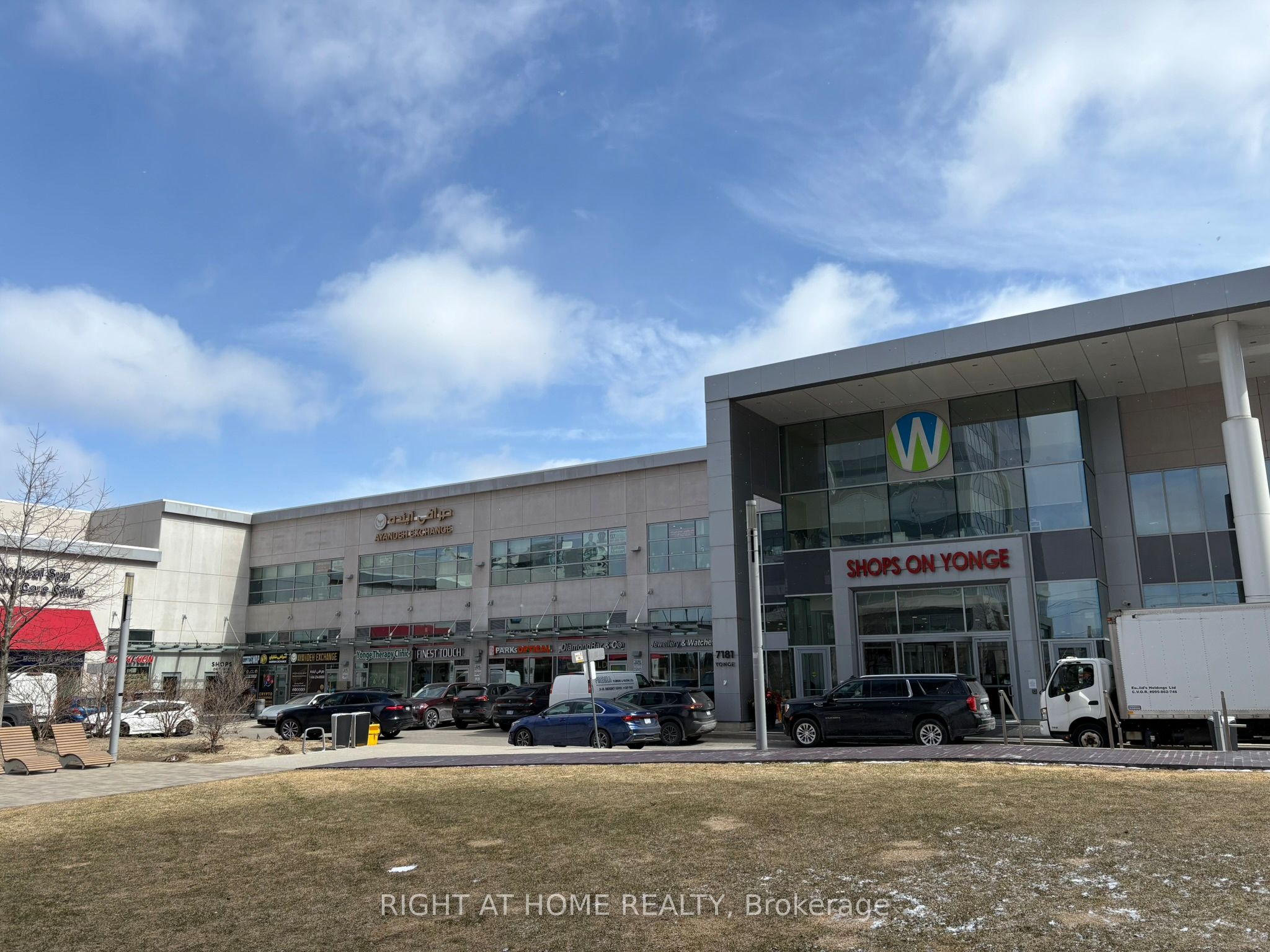 7181 Yonge St Property Photo 8