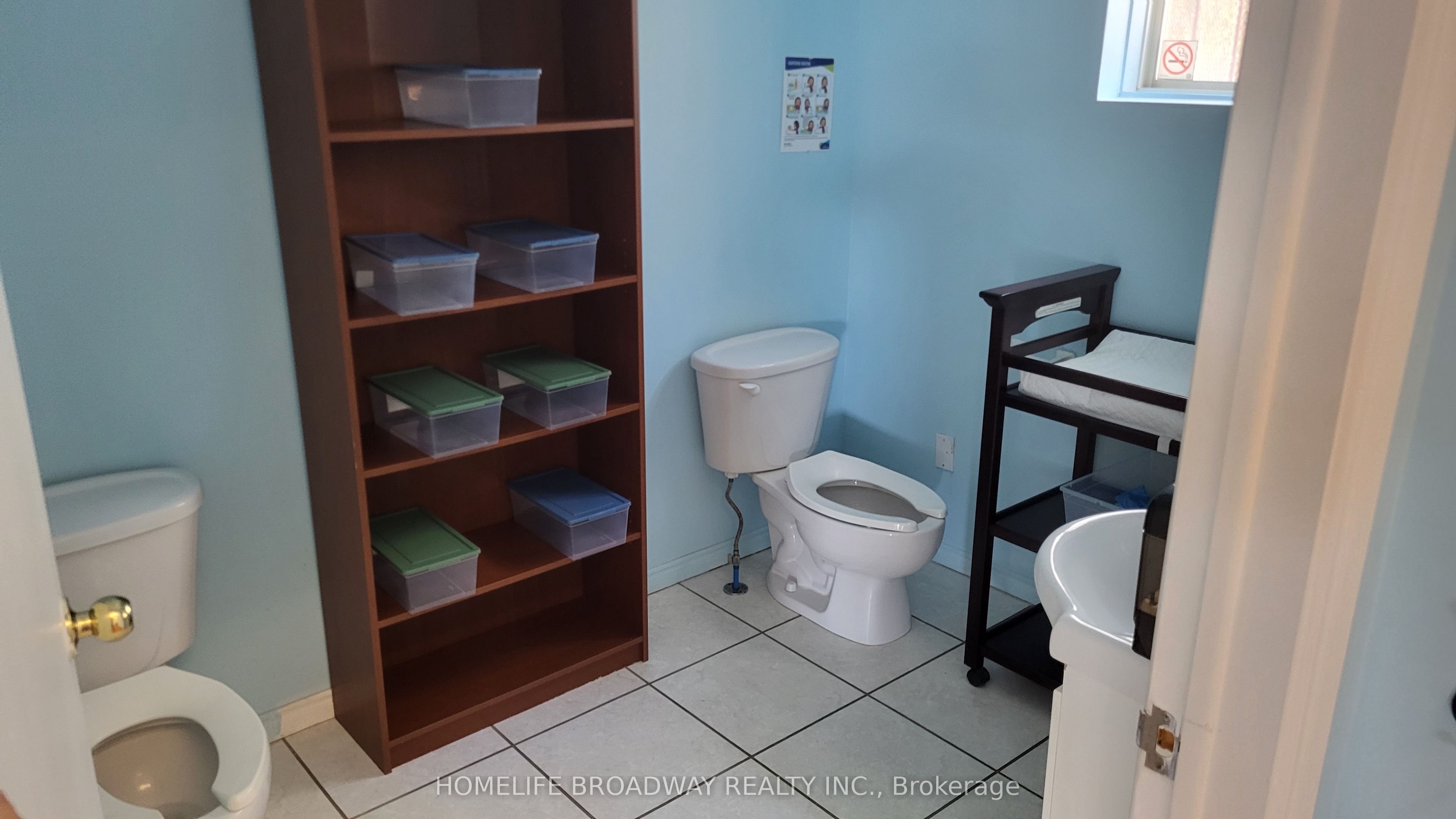 #5a - 672 The Queensway South Property Photo 10