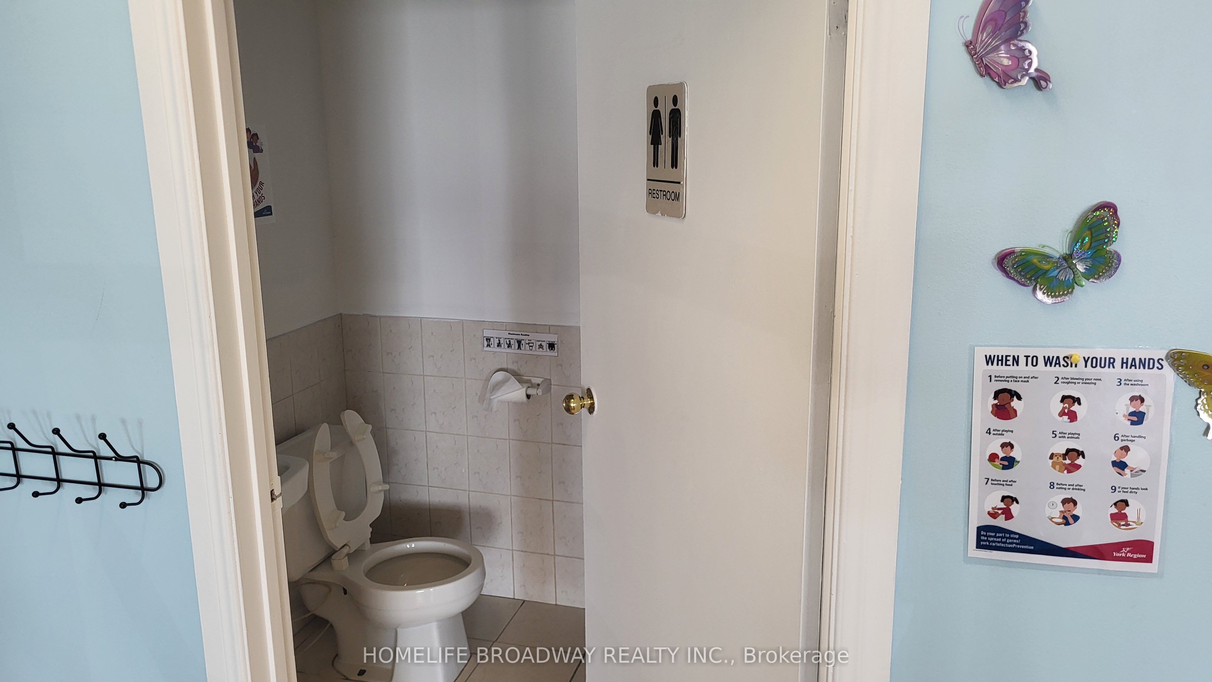 #5a - 672 The Queensway South Property Photo 11