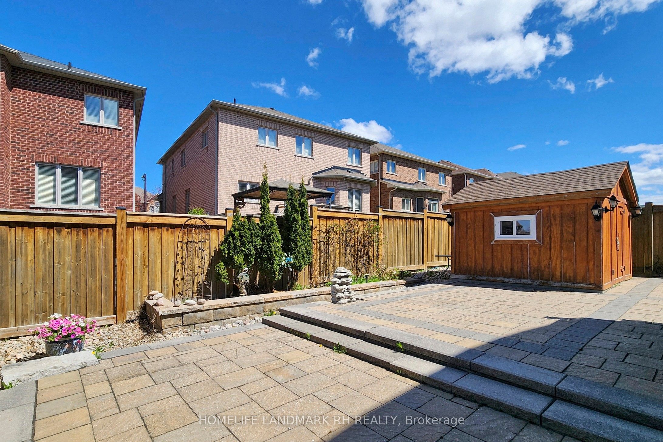 1218 Stuffles Crescent Property Photo 14
