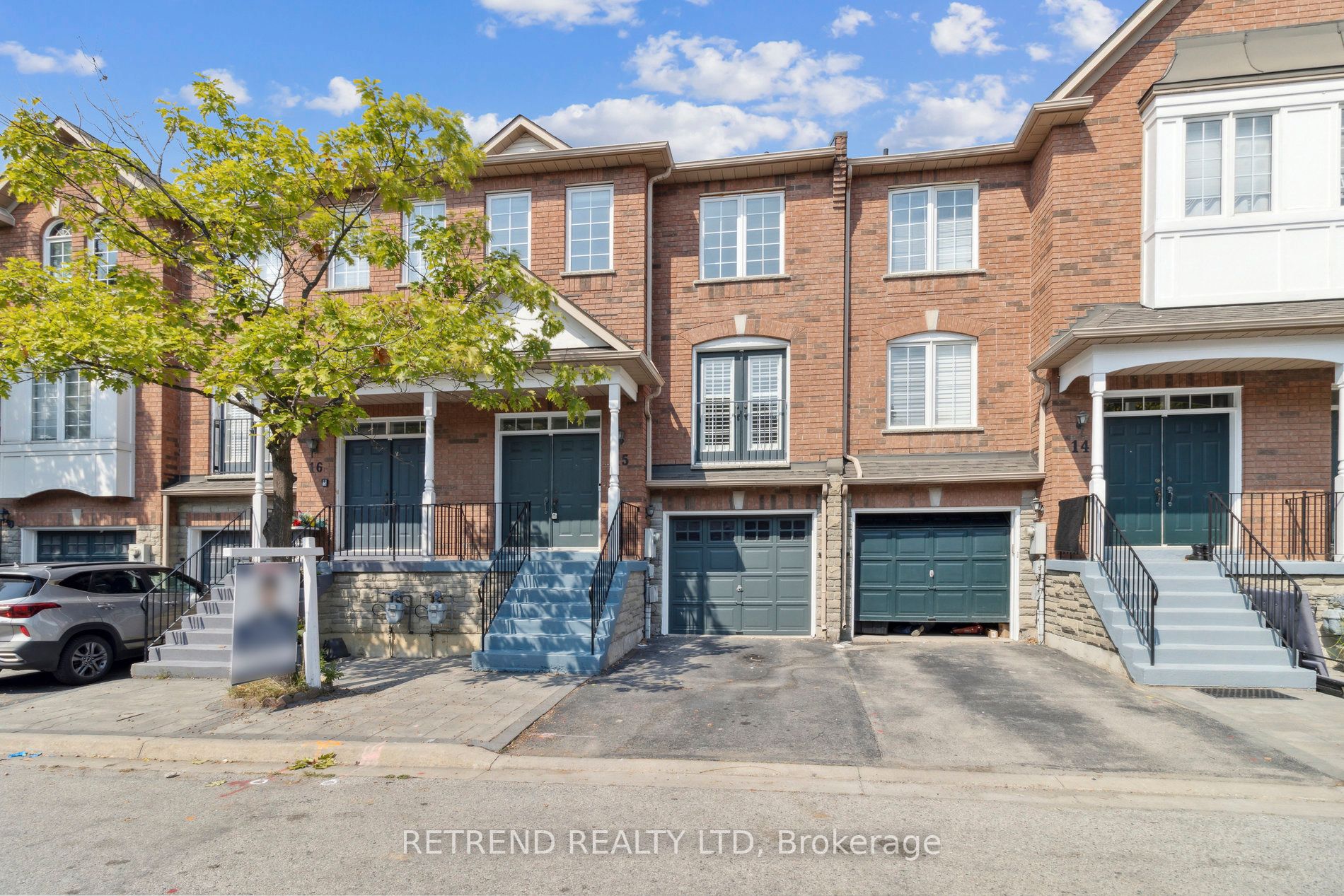 #15 - 20 Minton Drive Property Photo 1