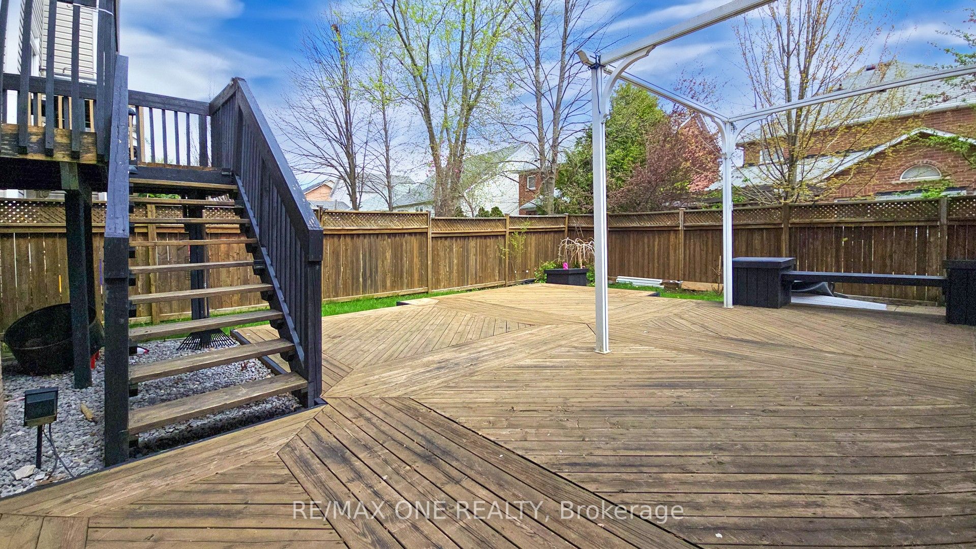 7 Laurendale Avenue Property Photo 37