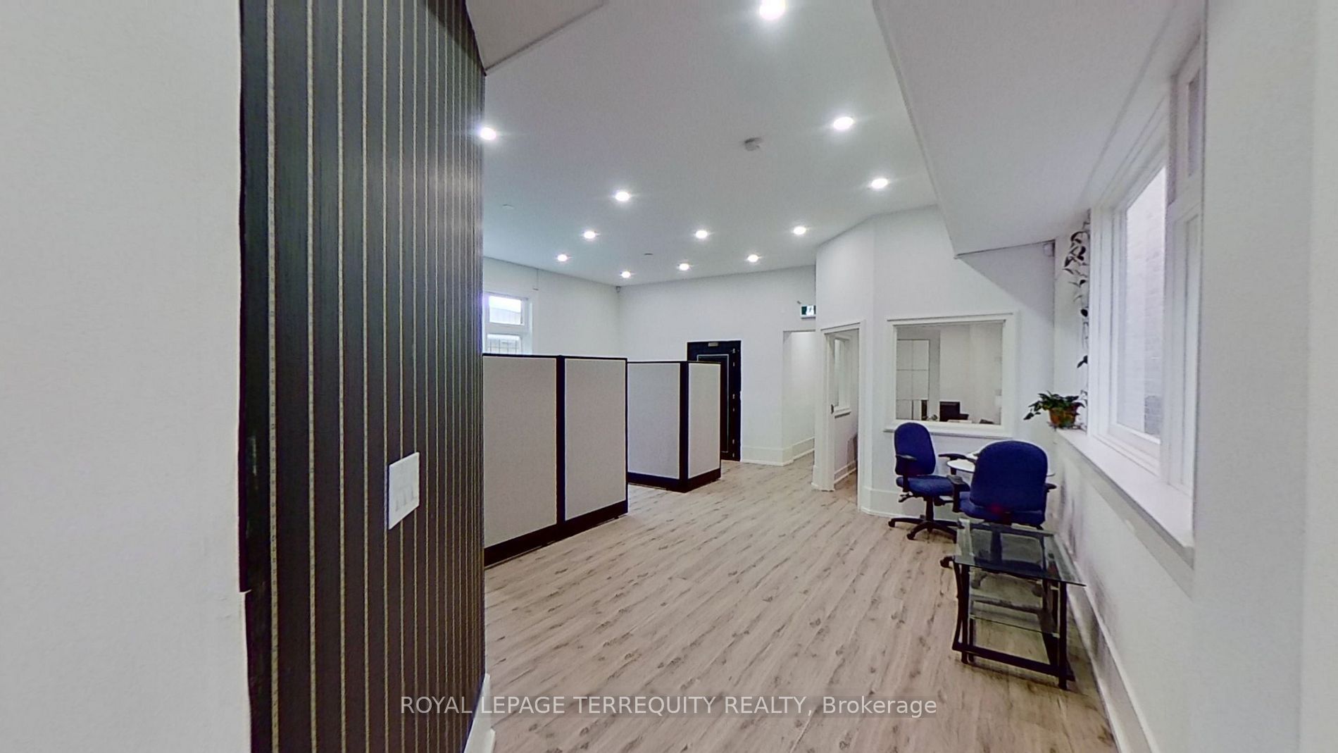 10111 Yonge St Property Photo 1
