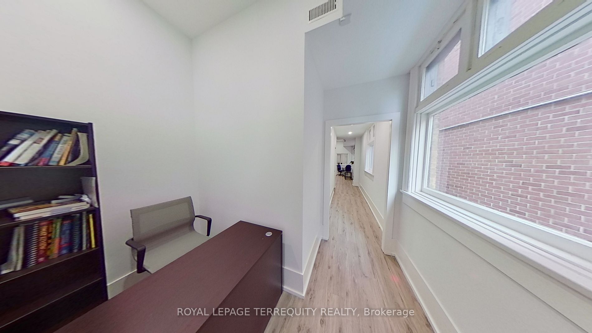 10111 Yonge St Property Photo 2