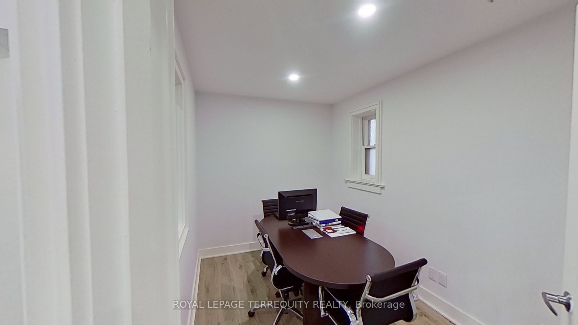 10111 Yonge St Property Photo 5