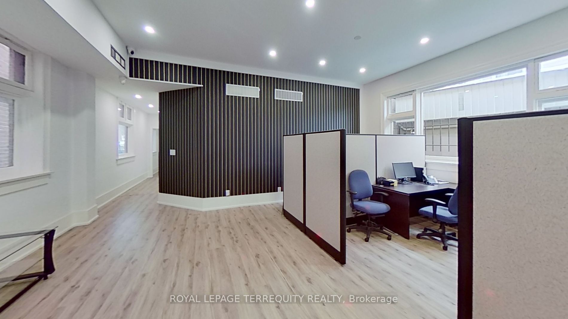 10111 Yonge St Property Photo 6
