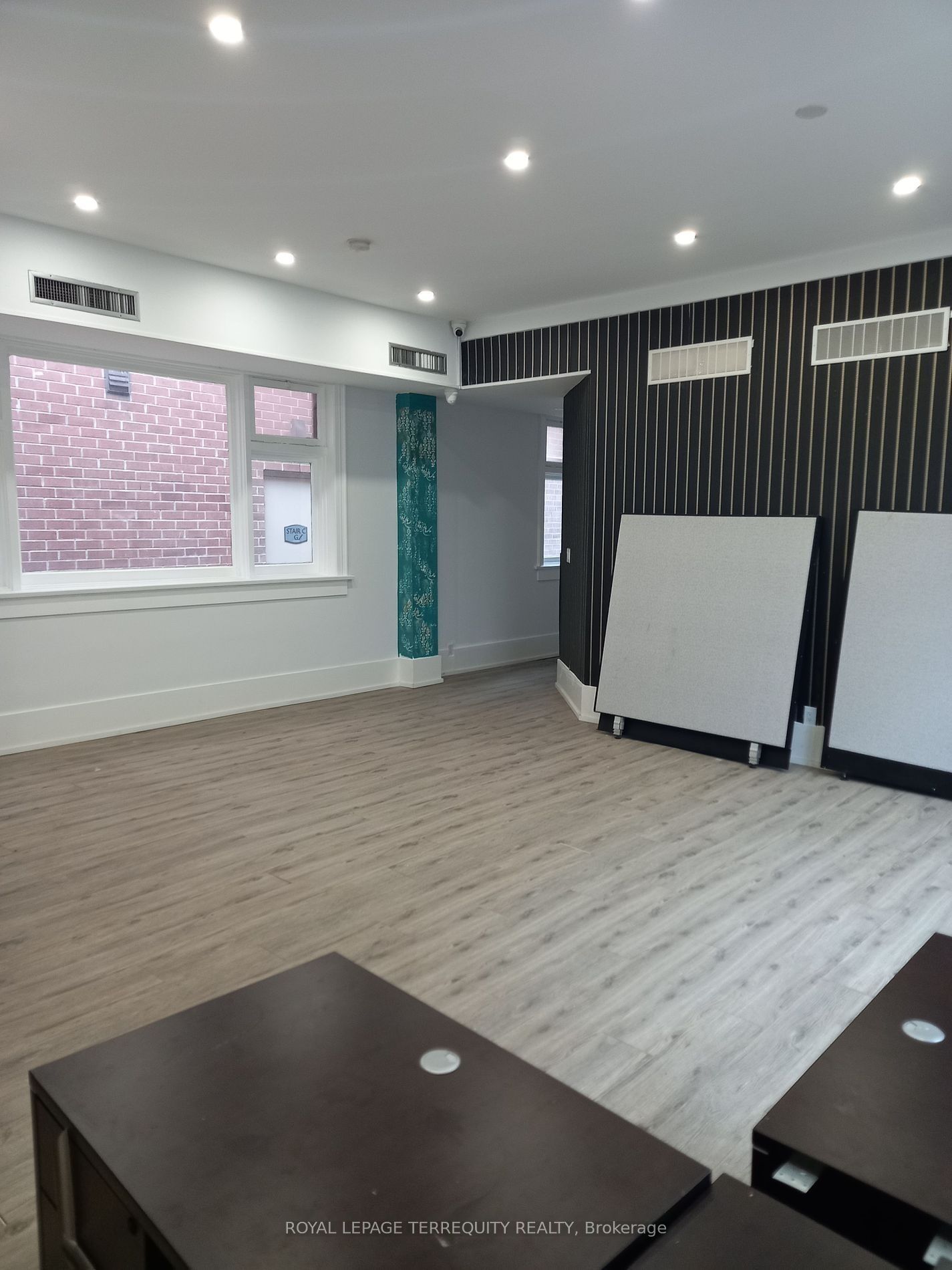 10111 Yonge St Property Photo 10