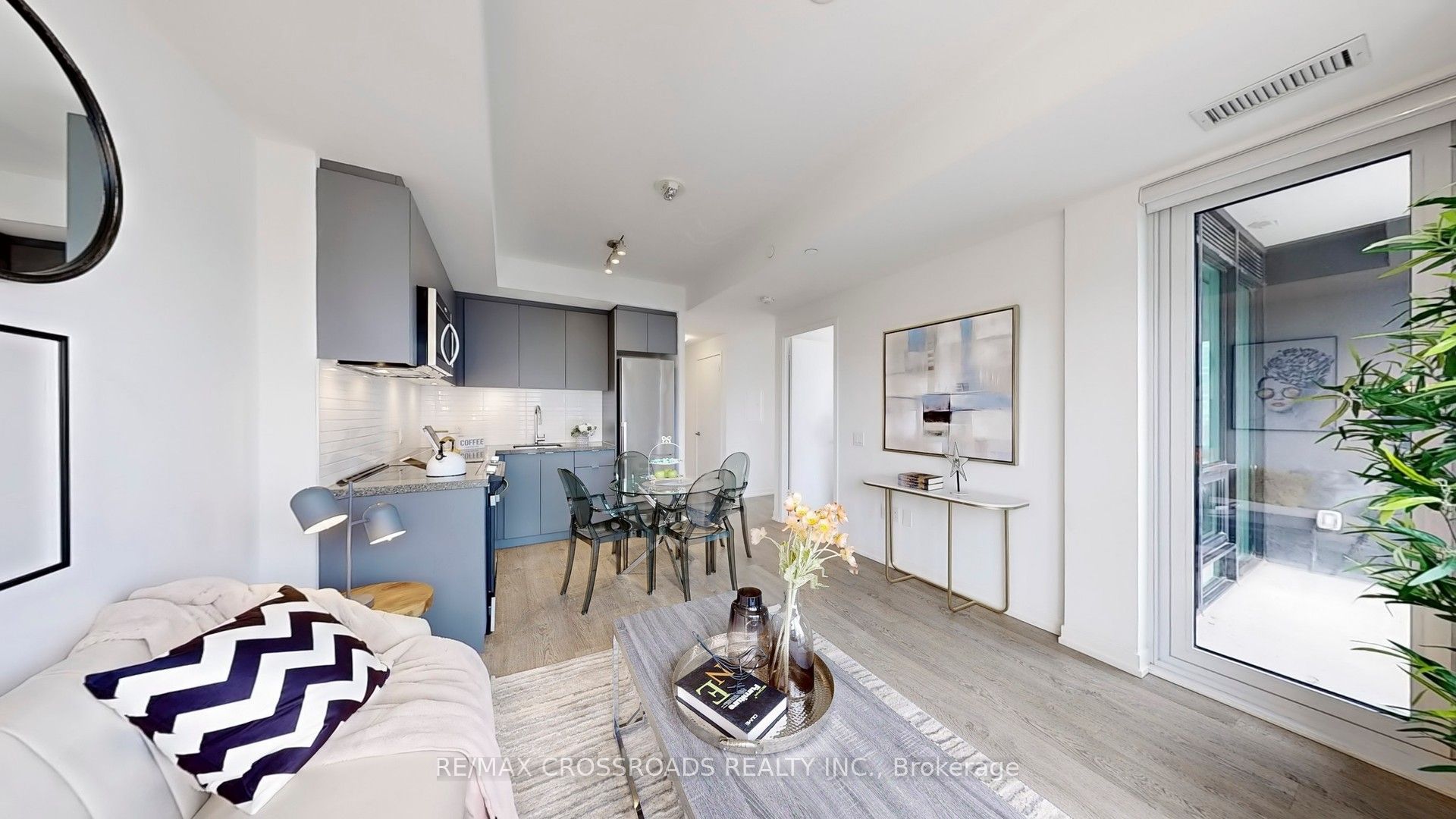 #319e - 8868 Yonge Street Property Photo 9