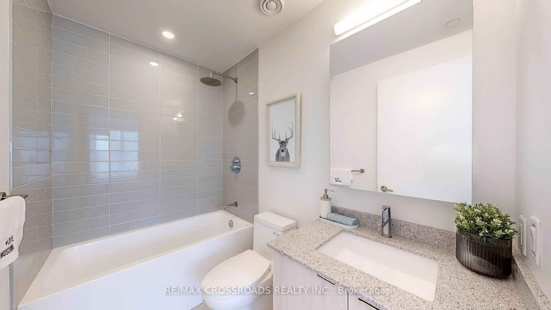 #319e - 8868 Yonge Street Property Photo 17