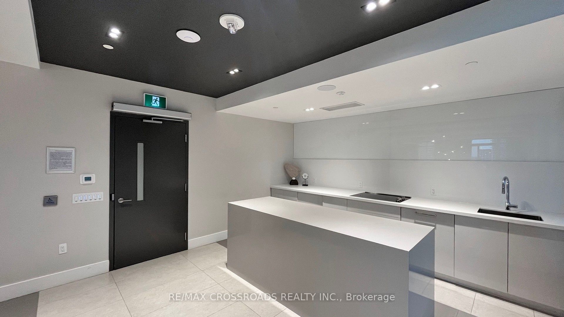 #319e - 8868 Yonge Street Property Photo 33