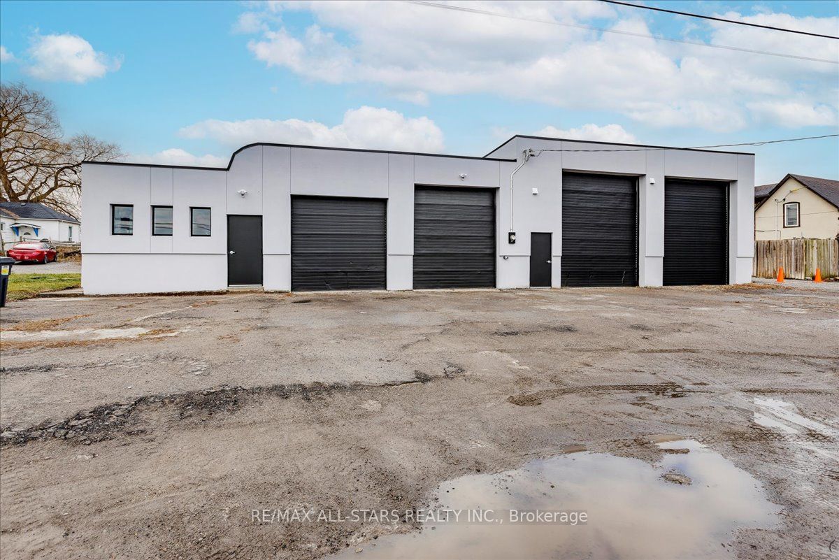 11874 Woodbine Avenue Property Photo 4