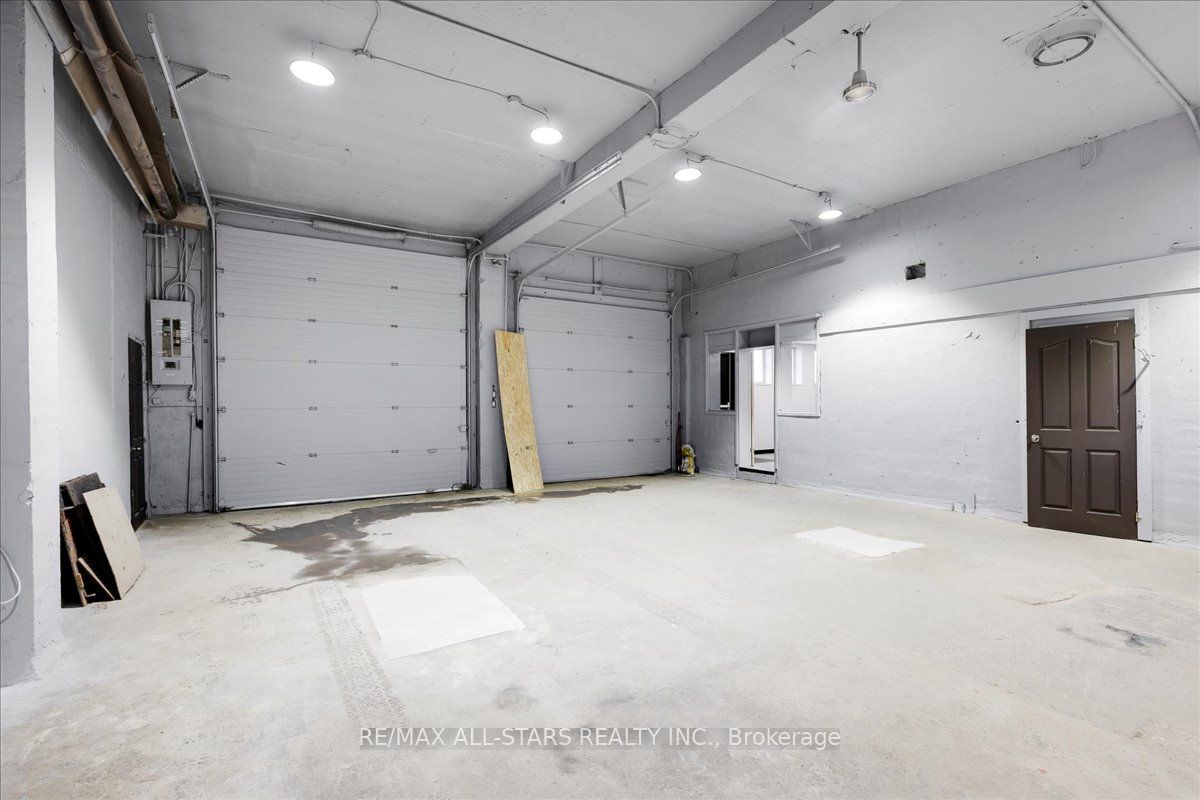 11874 Woodbine Avenue Property Photo 8