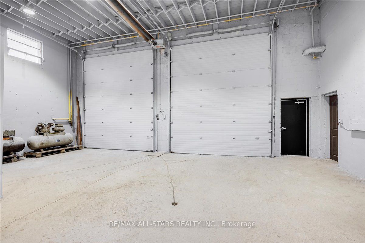 11874 Woodbine Avenue Property Photo 14