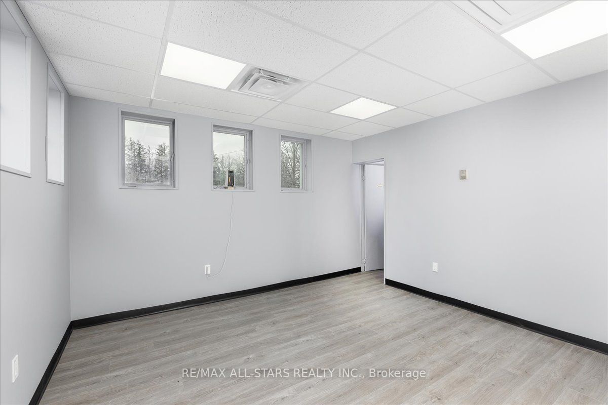 11874 Woodbine Avenue Property Photo 17