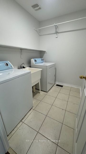 38 Coronet St Property Photo 13