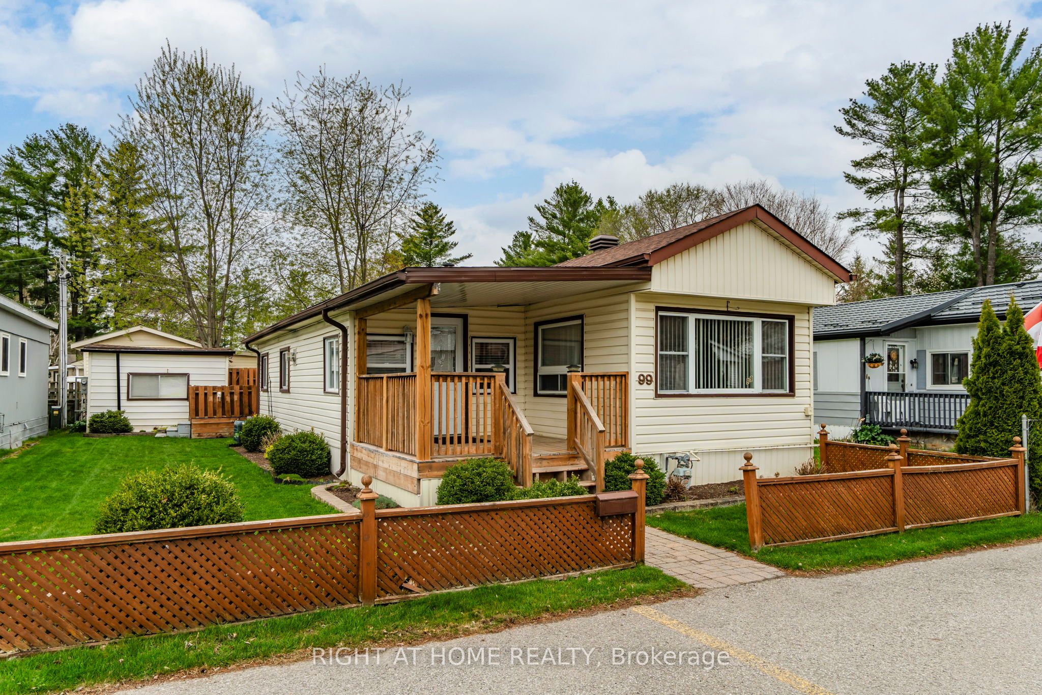 99 8th St Property Photo 1