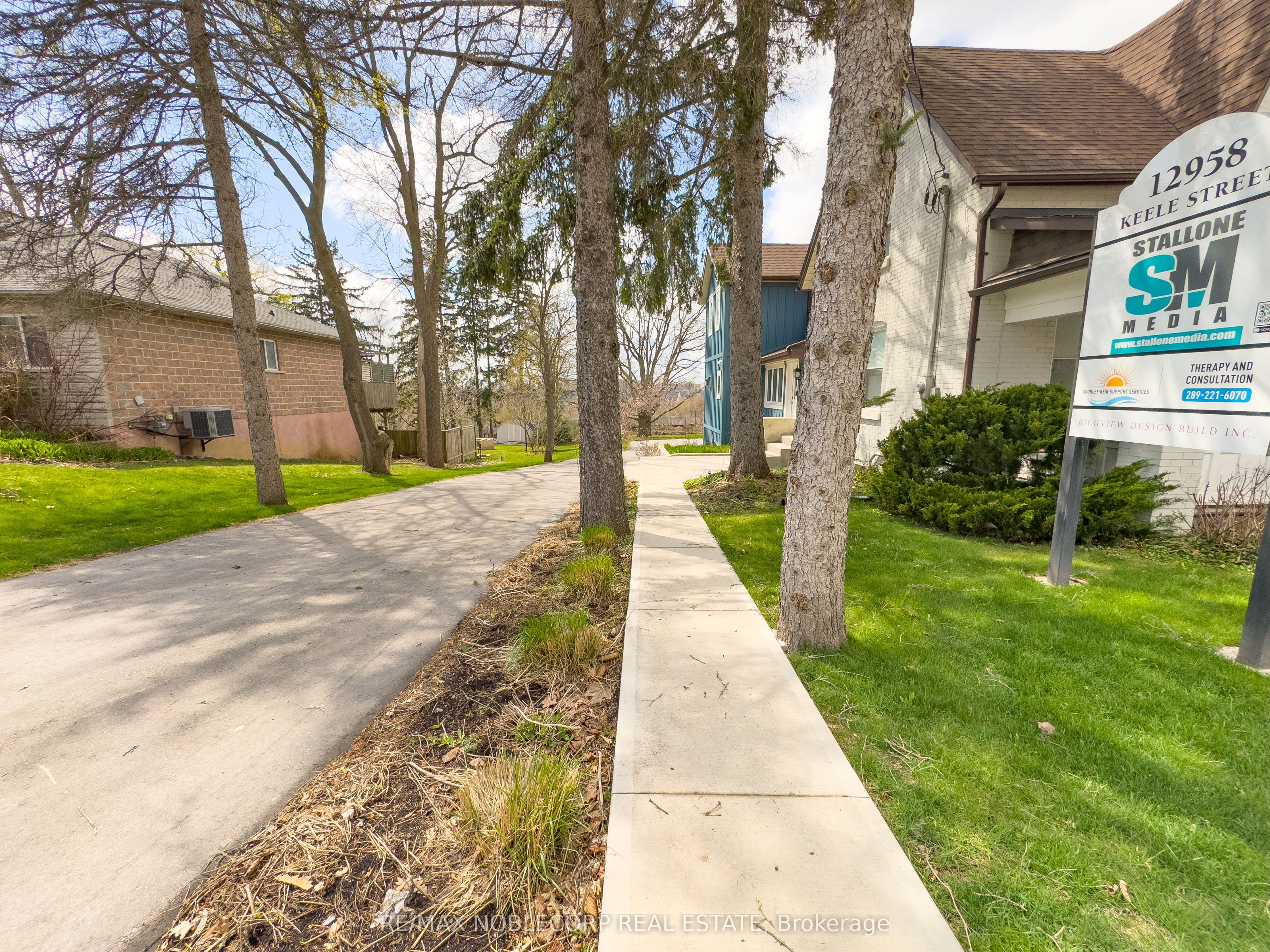 12958 Keele Street Property Photo 2