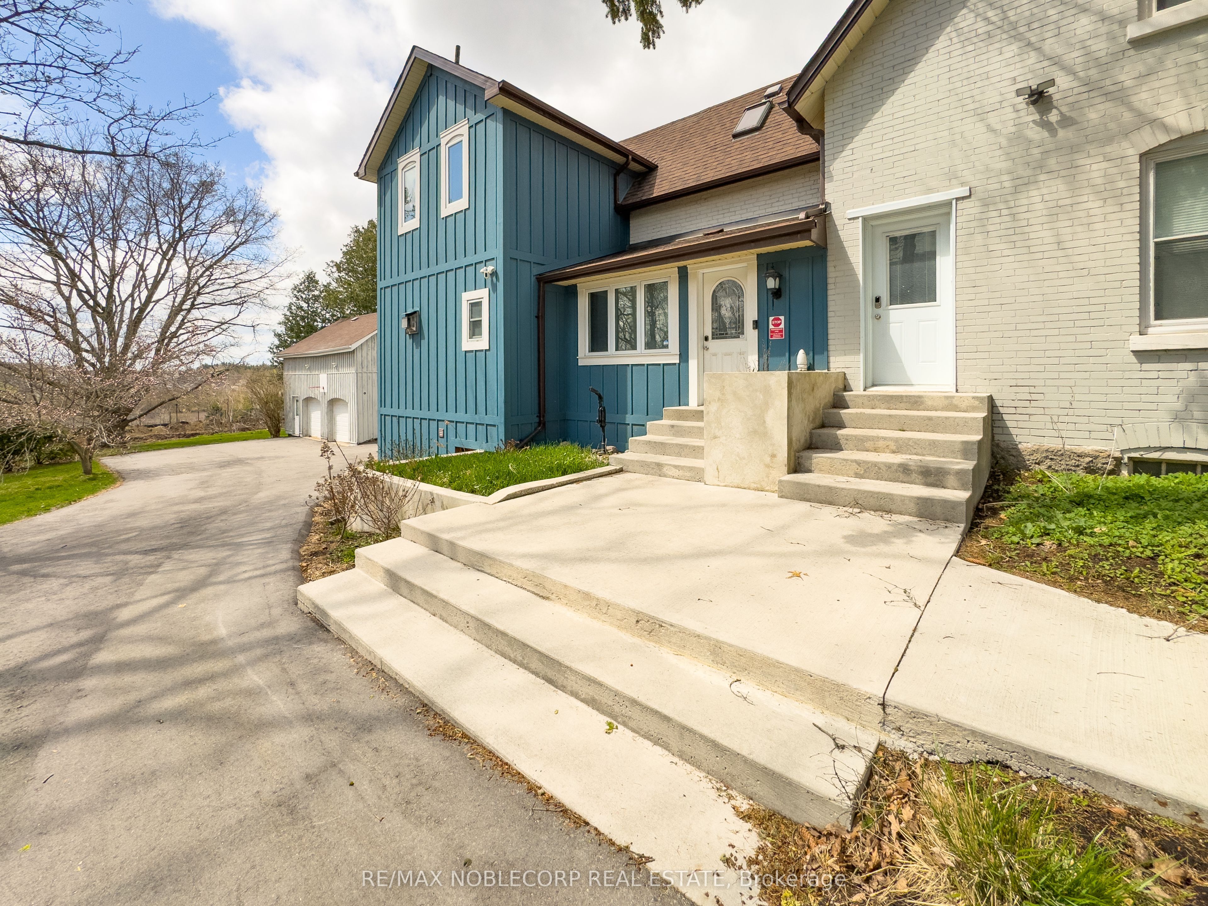 12958 Keele Street Property Photo 3