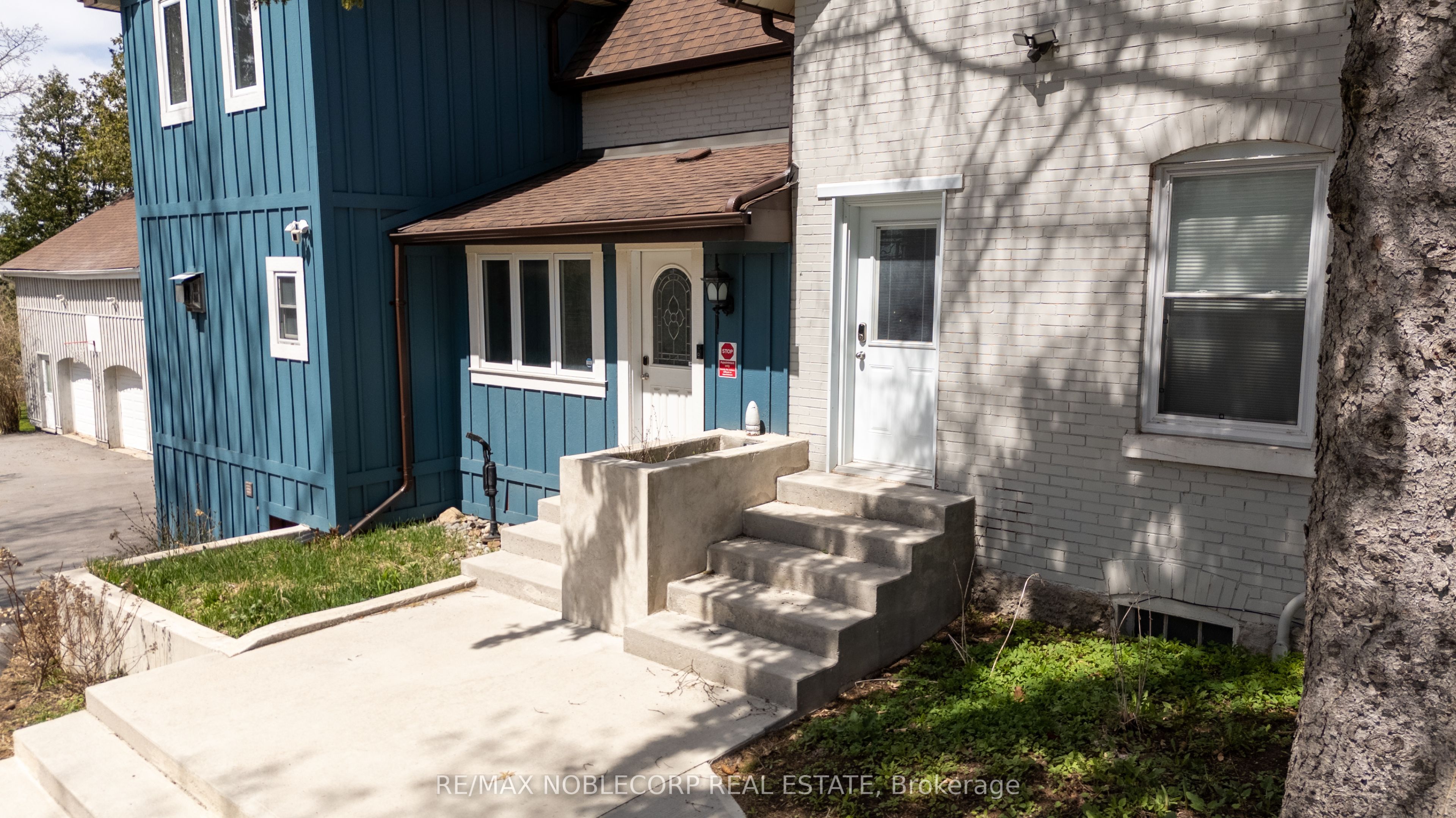 12958 Keele Street Property Photo 4