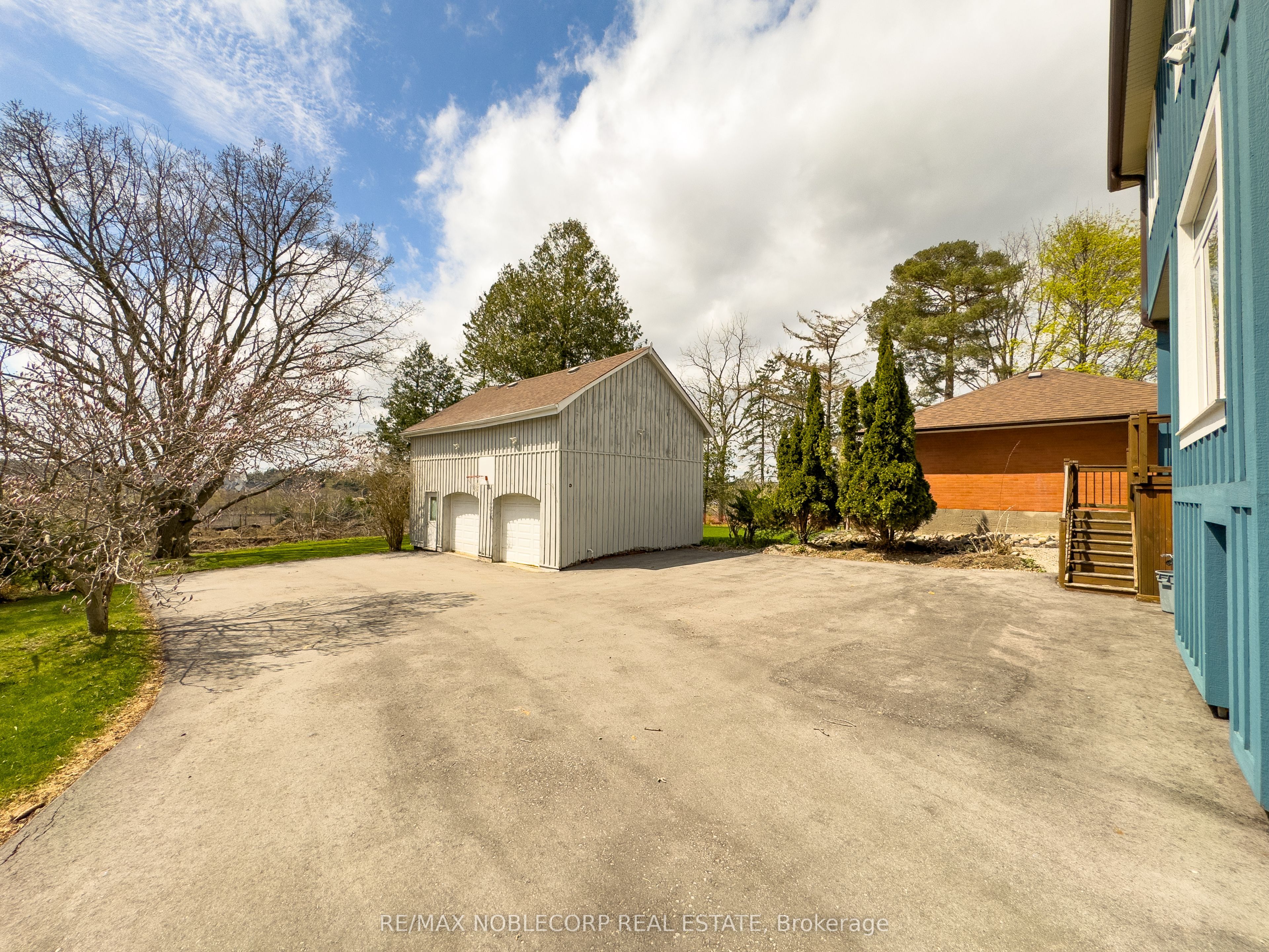 12958 Keele Street Property Photo 8