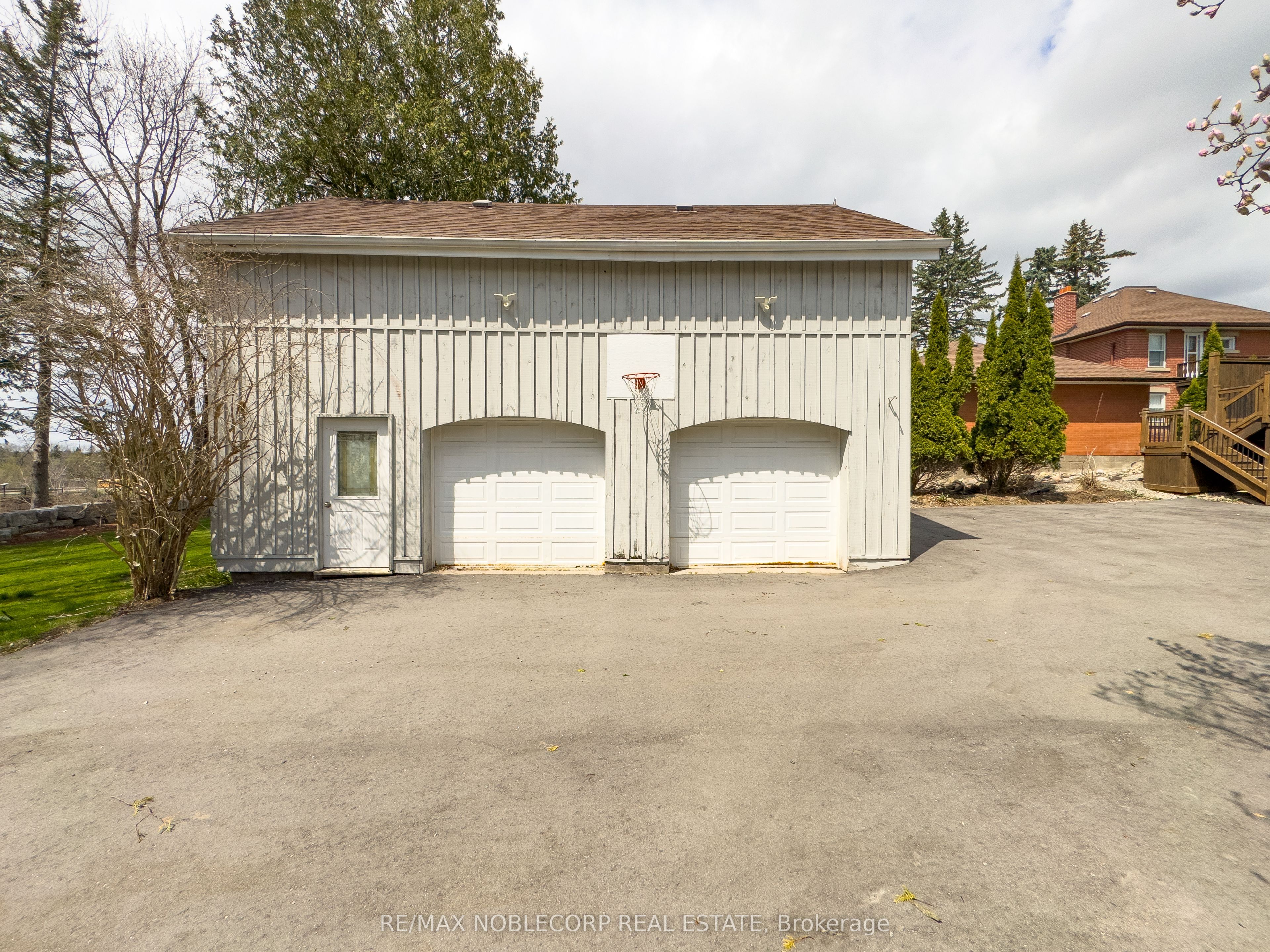 12958 Keele Street Property Photo 9