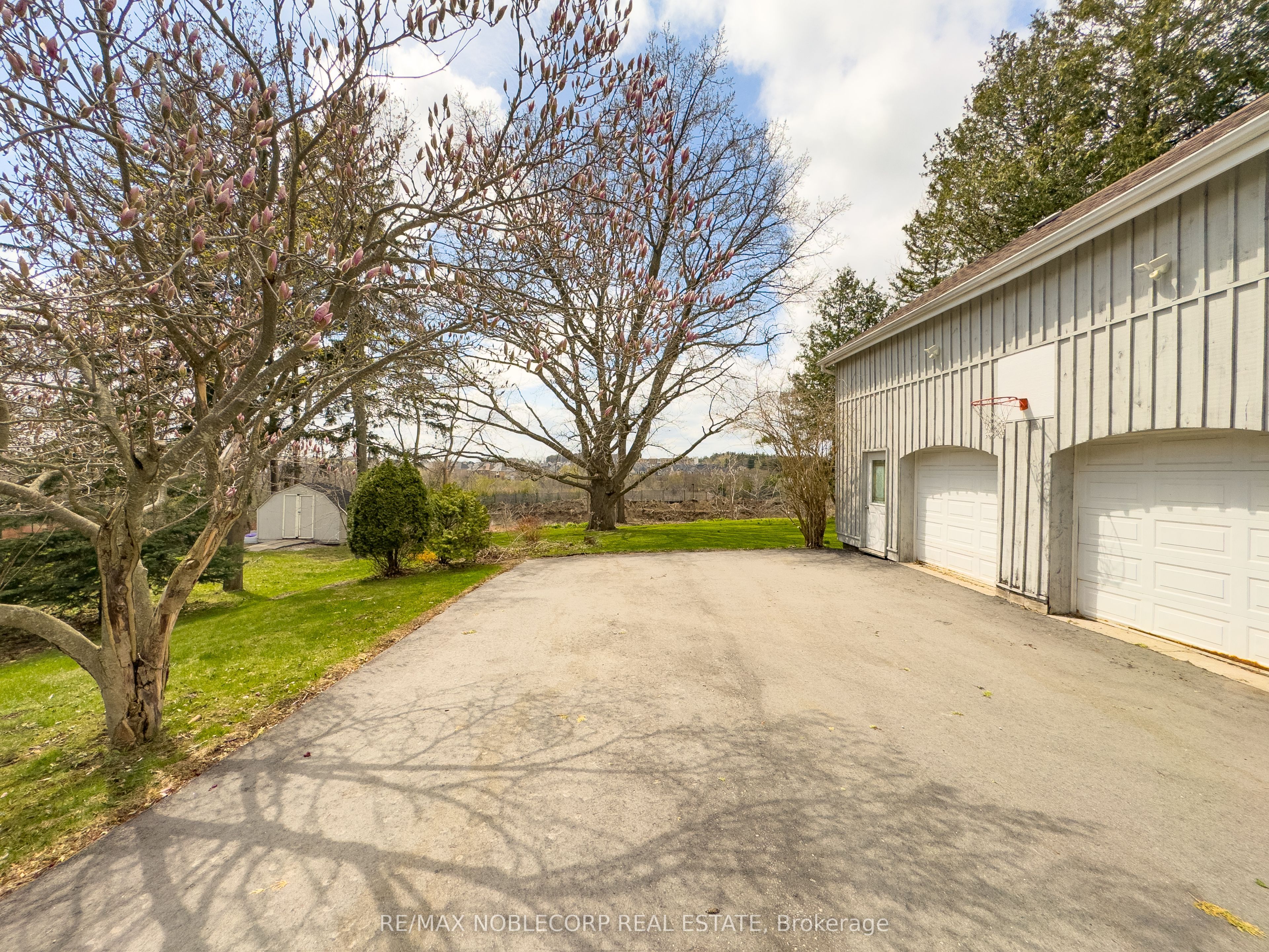 12958 Keele Street Property Photo 10